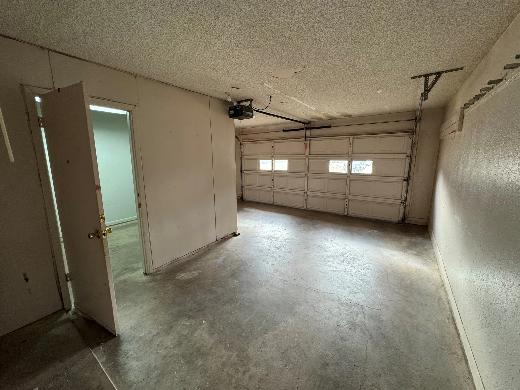 Single Family Residence For Sale in Taylor County , 4409 Carrie Ann Lane, Abilene, Texas 79606, 3 Bedroom, 2 Bathroom, 2 Garage spaces, 1,429 Sqft, built in 1982, mls#21404150, Real Estate Agent in Abilene, Homes For Sale in Taylor county, Homes For Sale in Abilene, Realtor in Abilene Texas, Real Estate Brokerage Independent Realty Texas, Luminita Cordes Realtor