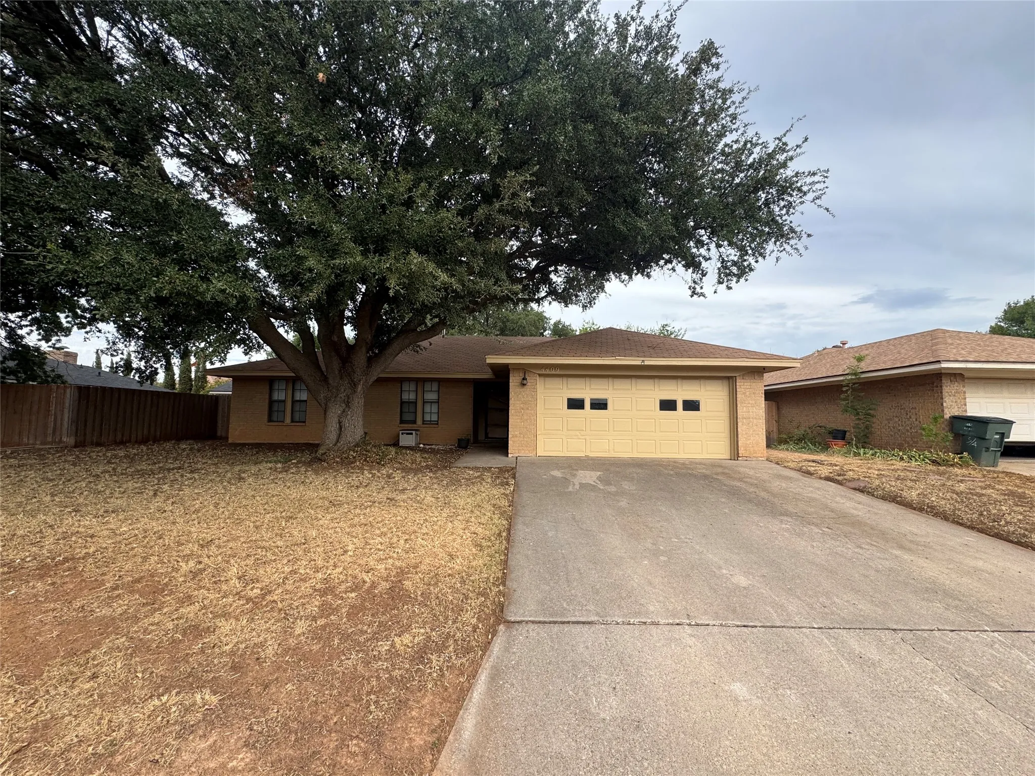 Single Family Residence For Sale in Taylor County , 4409 Carrie Ann Lane, Abilene, Texas 79606, 3 Bedroom, 2 Bathroom, 2 Garage spaces, 1,429 Sqft, built in 1982, mls#21404150, Real Estate Agent in Abilene, Homes For Sale in Taylor county, Homes For Sale in Abilene, Realtor in Abilene Texas, Real Estate Brokerage Independent Realty Texas, Luminita Cordes Realtor