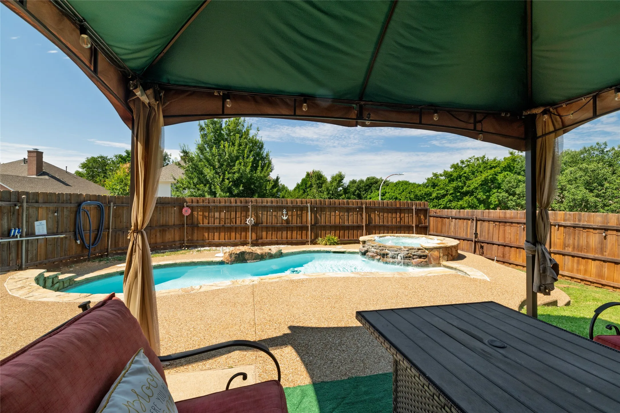 Single Family Residence For Sale in Tarrant County , 5213 Gulfwind Lane, Fort Worth, Texas 76123, 5 Bedroom, 3 Bathroom, 2 Garage spaces, 2,910 Sqft, built in 1993, mls#21404167, Real Estate Agent in Fort Worth, Homes For Sale in Tarrant county, Homes For Sale in Fort Worth, Realtor in Fort Worth Texas, Real Estate Brokerage Independent Realty Texas, Luminita Cordes Realtor