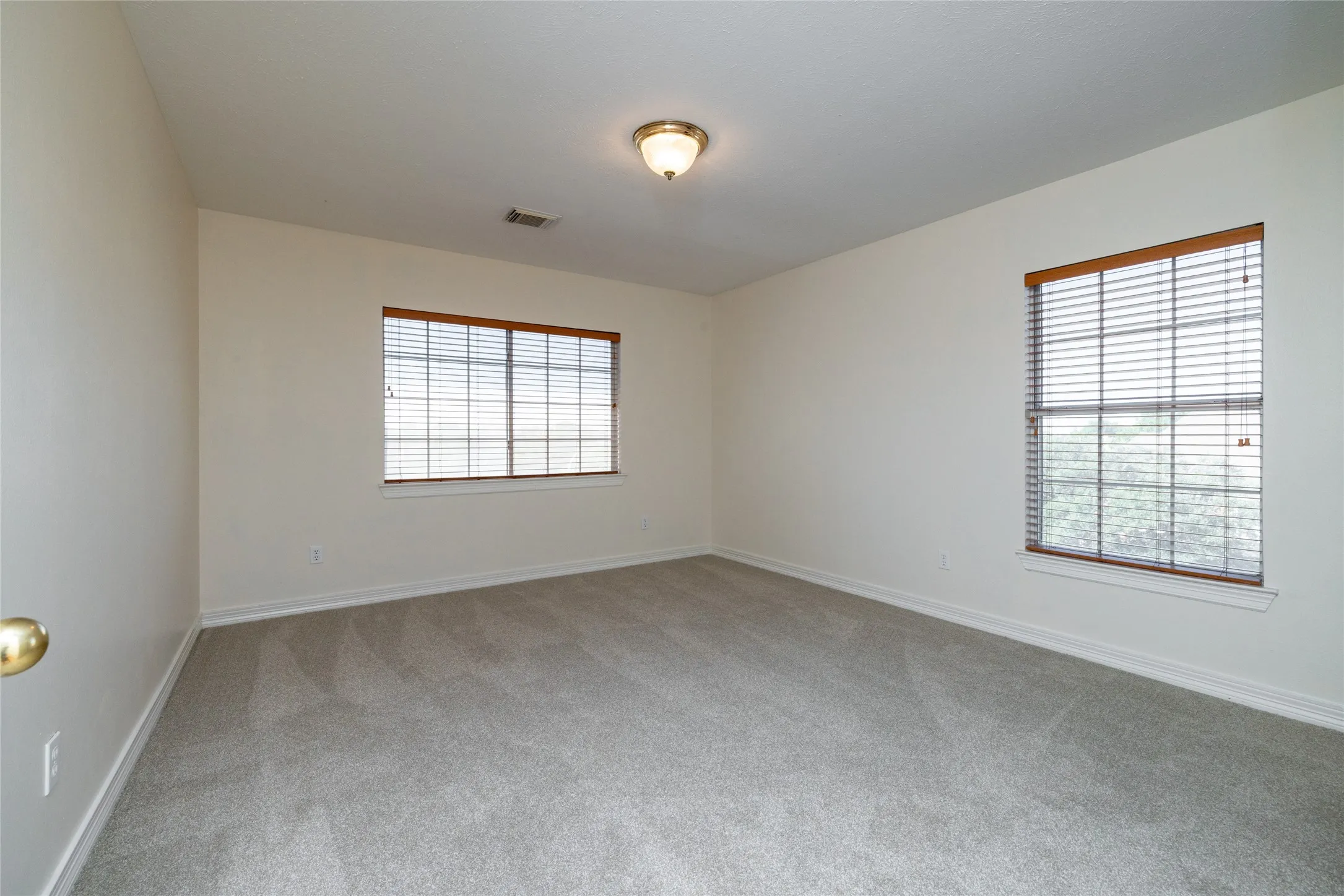 Single Family Residence For Sale in Tarrant County , 5213 Gulfwind Lane, Fort Worth, Texas 76123, 5 Bedroom, 3 Bathroom, 2 Garage spaces, 2,910 Sqft, built in 1993, mls#21404167, Real Estate Agent in Fort Worth, Homes For Sale in Tarrant county, Homes For Sale in Fort Worth, Realtor in Fort Worth Texas, Real Estate Brokerage Independent Realty Texas, Luminita Cordes Realtor