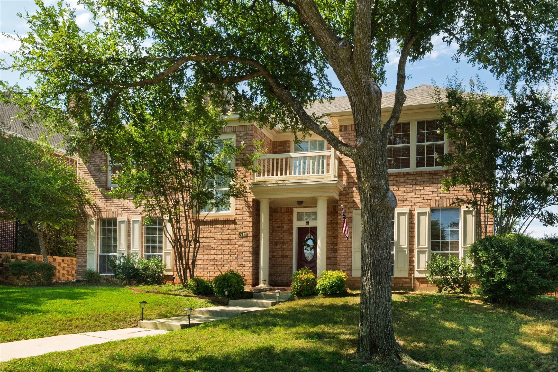 Single Family Residence For Sale in Tarrant County , 5213 Gulfwind Lane, Fort Worth, Texas 76123, 5 Bedroom, 3 Bathroom, 2 Garage spaces, 2,910 Sqft, built in 1993, mls#21404167, Real Estate Agent in Fort Worth, Homes For Sale in Tarrant county, Homes For Sale in Fort Worth, Realtor in Fort Worth Texas, Real Estate Brokerage Independent Realty Texas, Luminita Cordes Realtor