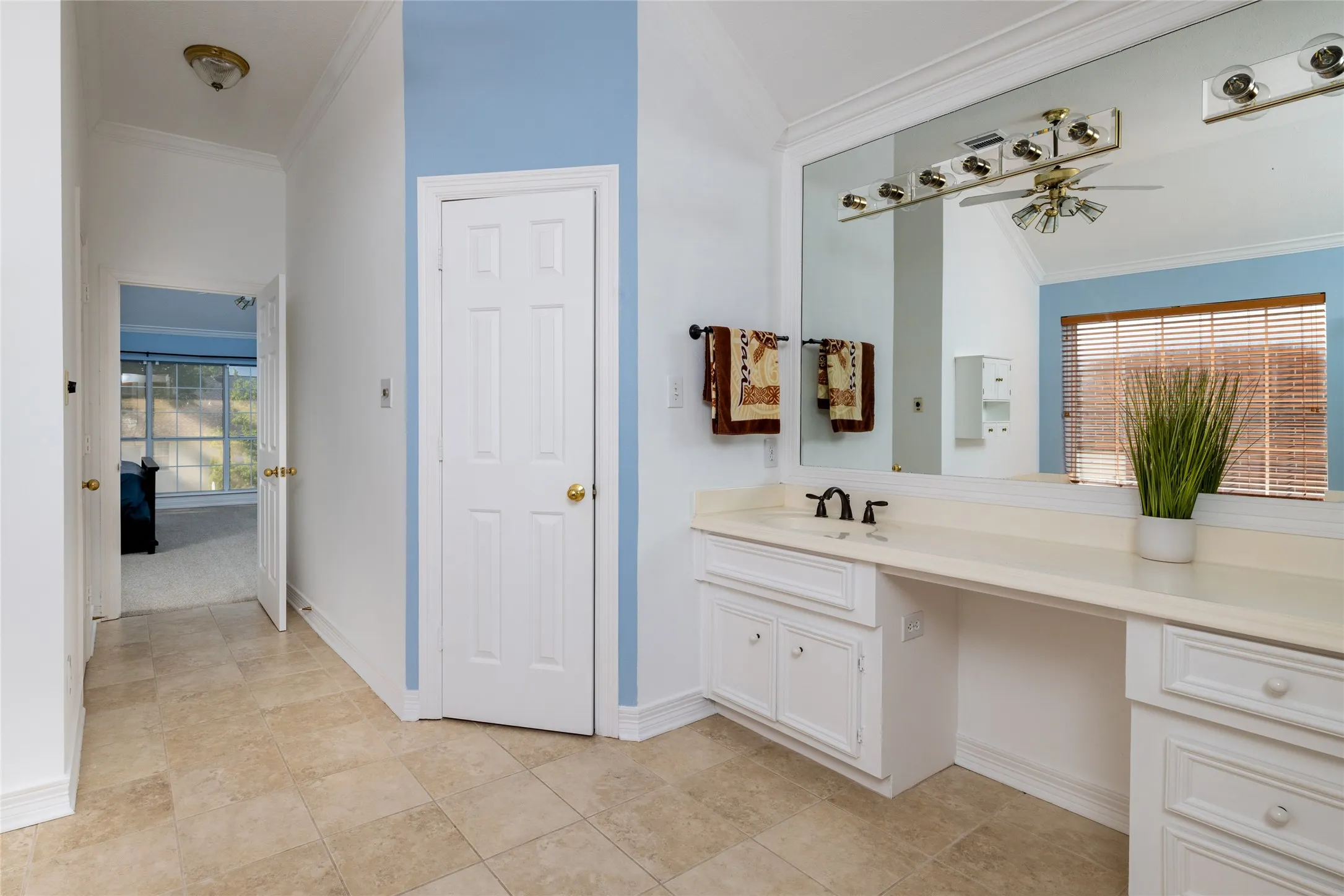 Single Family Residence For Sale in Tarrant County , 5213 Gulfwind Lane, Fort Worth, Texas 76123, 5 Bedroom, 3 Bathroom, 2 Garage spaces, 2,910 Sqft, built in 1993, mls#21404167, Real Estate Agent in Fort Worth, Homes For Sale in Tarrant county, Homes For Sale in Fort Worth, Realtor in Fort Worth Texas, Real Estate Brokerage Independent Realty Texas, Luminita Cordes Realtor