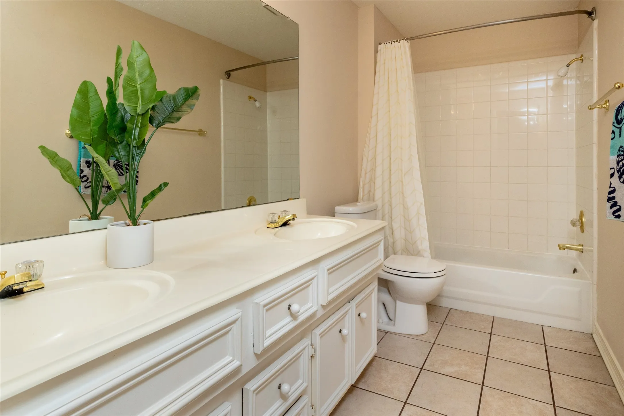 Single Family Residence For Sale in Tarrant County , 5213 Gulfwind Lane, Fort Worth, Texas 76123, 5 Bedroom, 3 Bathroom, 2 Garage spaces, 2,910 Sqft, built in 1993, mls#21404167, Real Estate Agent in Fort Worth, Homes For Sale in Tarrant county, Homes For Sale in Fort Worth, Realtor in Fort Worth Texas, Real Estate Brokerage Independent Realty Texas, Luminita Cordes Realtor