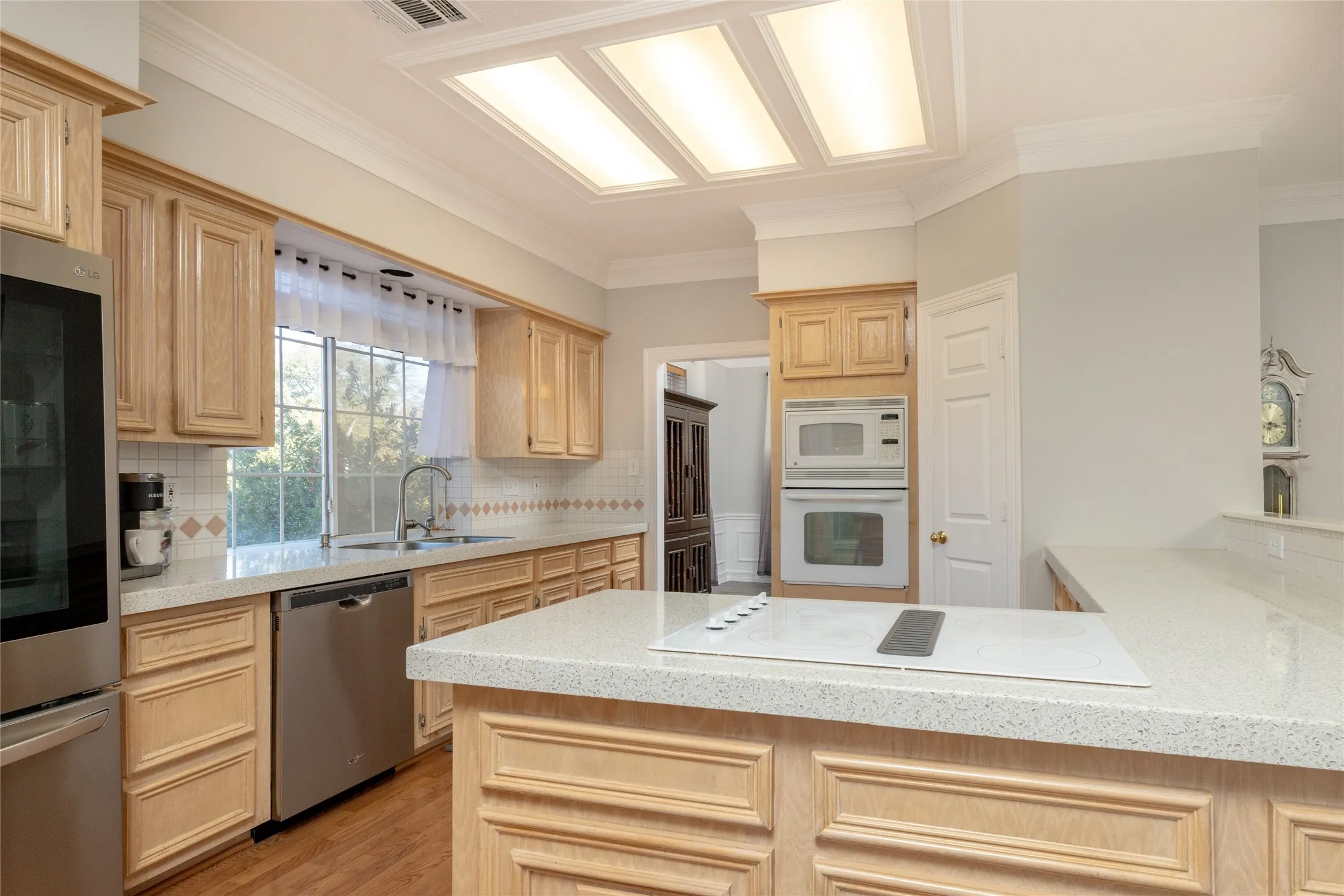 Single Family Residence For Sale in Tarrant County , 5213 Gulfwind Lane, Fort Worth, Texas 76123, 5 Bedroom, 3 Bathroom, 2 Garage spaces, 2,910 Sqft, built in 1993, mls#21404167, Real Estate Agent in Fort Worth, Homes For Sale in Tarrant county, Homes For Sale in Fort Worth, Realtor in Fort Worth Texas, Real Estate Brokerage Independent Realty Texas, Luminita Cordes Realtor