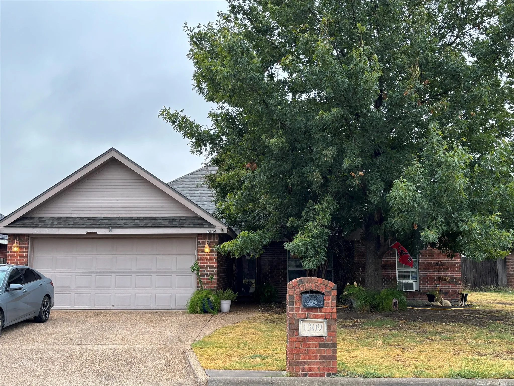 Single Family Residence For Rent in Taylor County , 1309 Tulane Drive, Abilene, Texas 79602, 3 Bedroom, 2 Bathroom, 2 Garage spaces, 1,486 Sqft, built in 2005, mls#21404169, Real Estate Agent in Abilene, Homes For Rent in Taylor county, Homes For Rent in Abilene, Realtor in Abilene Texas, Real Estate Brokerage Independent Realty Texas, Luminita Cordes Realtor