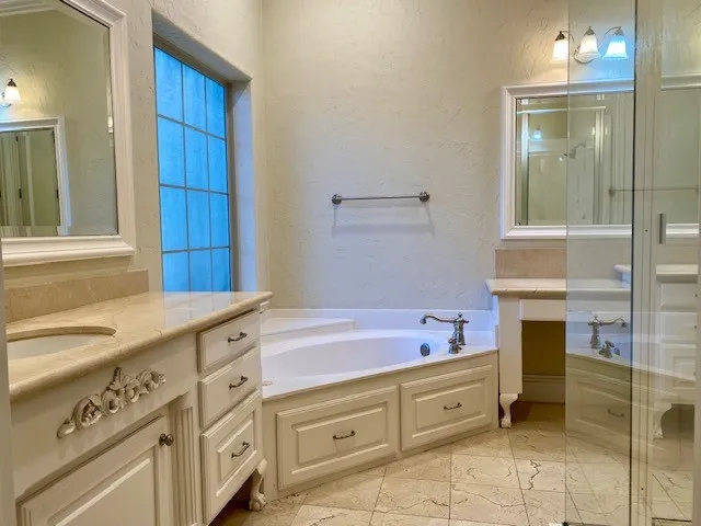 Single Family Residence For Rent in Dallas County , 550 Rockingham Drive, Irving, Texas 75063, 3 Bedroom, 4 Bathroom, 2 Garage spaces, 2,634 Sqft, built in 2006, mls#21389640, Real Estate Agent in Irving, Homes For Rent in Dallas county, Homes For Rent in Irving, Realtor in Irving Texas, Real Estate Brokerage Independent Realty Texas, Luminita Cordes Realtor