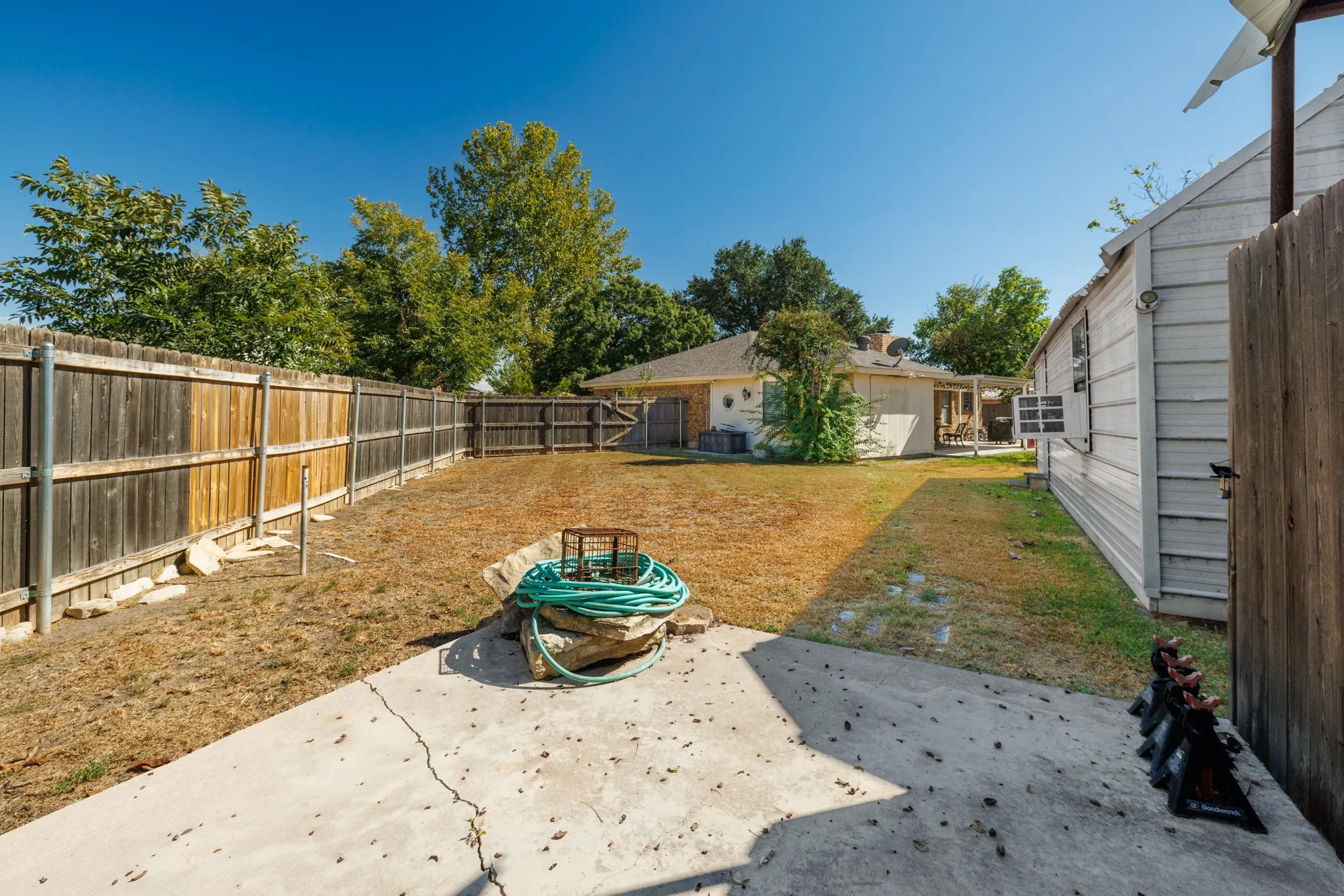 Single Family Residence For Sale in Callahan County , 130 Century Lane, Clyde, Texas 79510, 3 Bedroom, 2 Bathroom, 2 Garage spaces, 1,784 Sqft, built in 1984, mls#21393423, Real Estate Agent in Clyde, Homes For Sale in Callahan county, Homes For Sale in Clyde, Realtor in Clyde Texas, Real Estate Brokerage Independent Realty Texas, Luminita Cordes Realtor