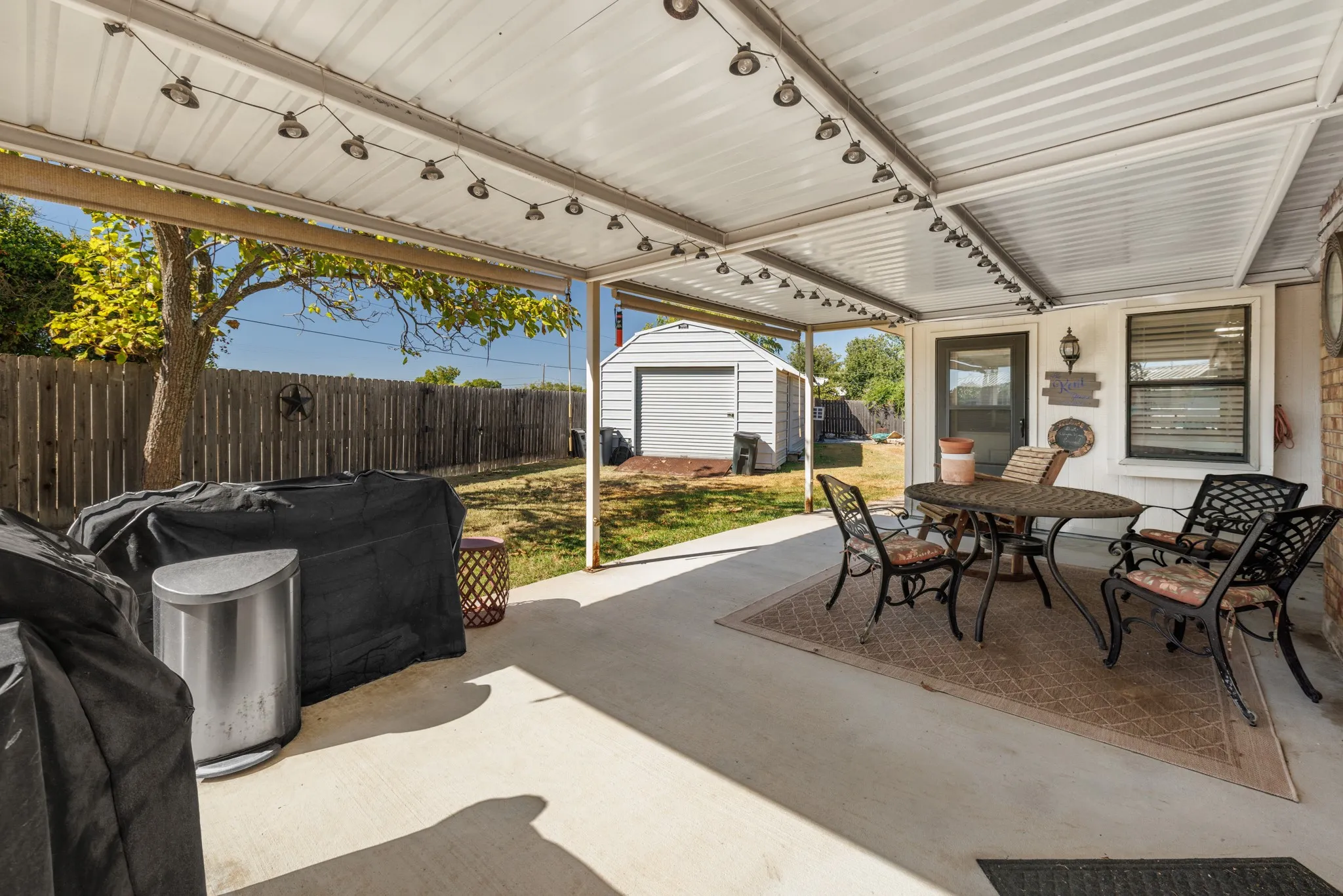 Single Family Residence For Sale in Callahan County , 130 Century Lane, Clyde, Texas 79510, 3 Bedroom, 2 Bathroom, 2 Garage spaces, 1,784 Sqft, built in 1984, mls#21393423, Real Estate Agent in Clyde, Homes For Sale in Callahan county, Homes For Sale in Clyde, Realtor in Clyde Texas, Real Estate Brokerage Independent Realty Texas, Luminita Cordes Realtor