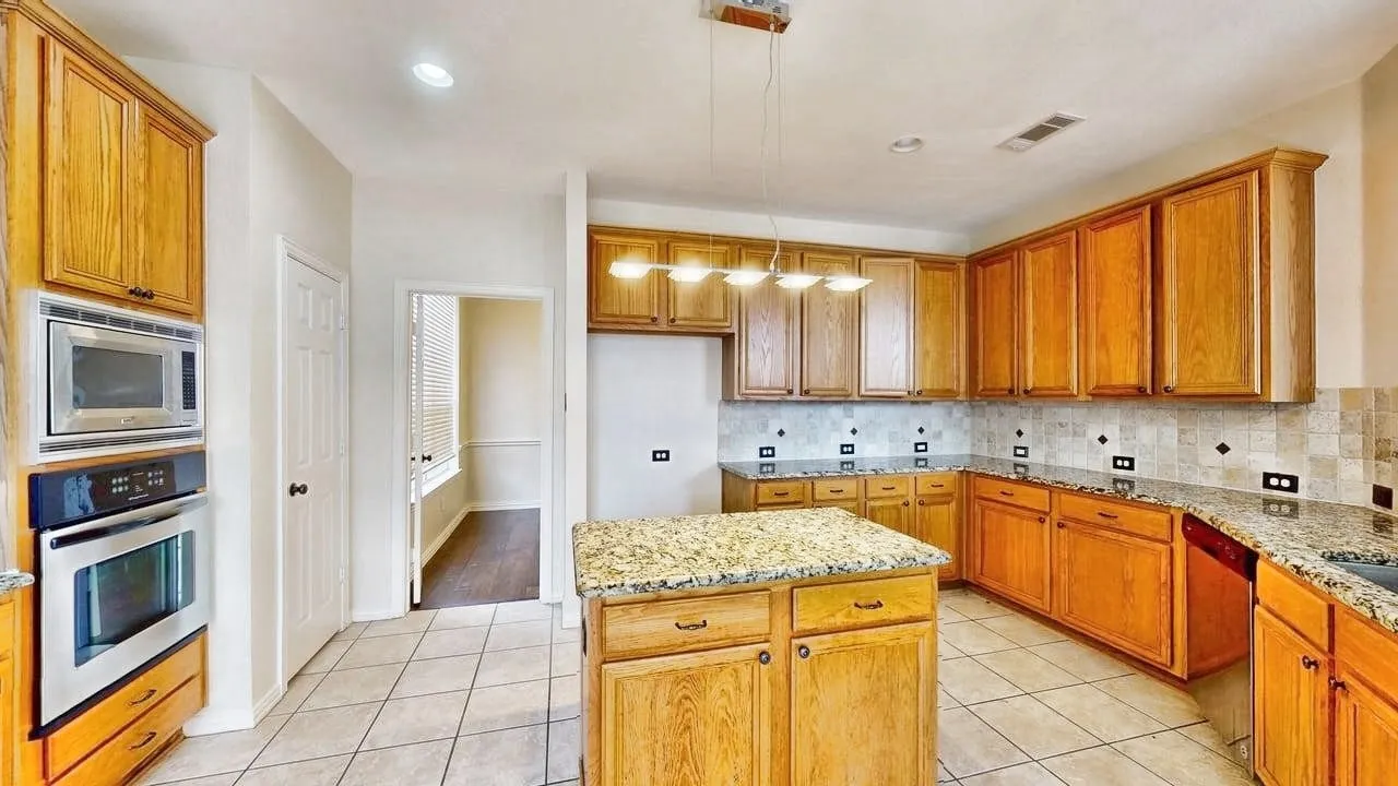 Single Family Residence For Rent in Denton County , 1404 Rosewood Trail, Flower Mound, Texas 75028, 4 Bedroom, 2 Bathroom, 2 Garage spaces, 2,284 Sqft, built in 1997, mls#21404171, Real Estate Agent in Flower Mound, Homes For Rent in Denton county, Homes For Rent in Flower Mound, Realtor in Flower Mound Texas, Real Estate Brokerage Independent Realty Texas, Luminita Cordes Realtor