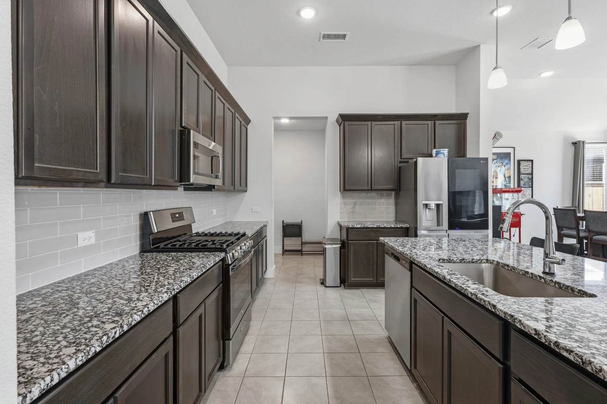 Single Family Residence For Sale in Ellis County , 2434 Pebble Bank Lane, Midlothian, Texas 76065, 3 Bedroom, 2 Bathroom, 2 Garage spaces, 1,839 Sqft, built in 2023, mls#21401431, Real Estate Agent in Midlothian, Homes For Sale in Ellis county, Homes For Sale in Midlothian, Realtor in Midlothian Texas, Real Estate Brokerage Independent Realty Texas, Luminita Cordes Realtor