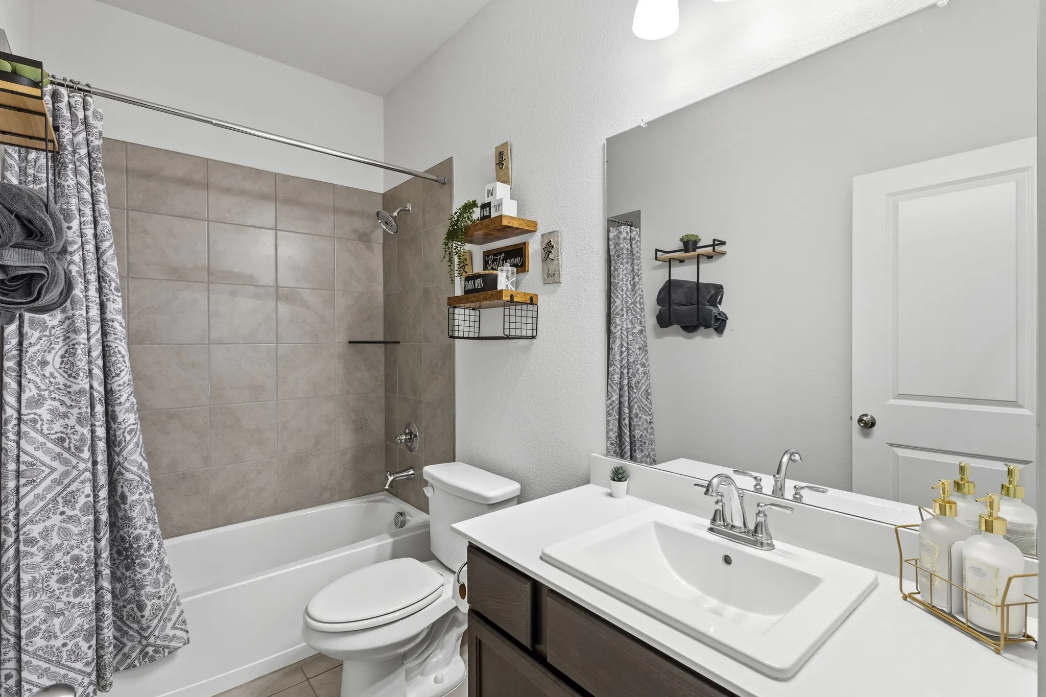 Single Family Residence For Sale in Ellis County , 2434 Pebble Bank Lane, Midlothian, Texas 76065, 3 Bedroom, 2 Bathroom, 2 Garage spaces, 1,839 Sqft, built in 2023, mls#21401431, Real Estate Agent in Midlothian, Homes For Sale in Ellis county, Homes For Sale in Midlothian, Realtor in Midlothian Texas, Real Estate Brokerage Independent Realty Texas, Luminita Cordes Realtor