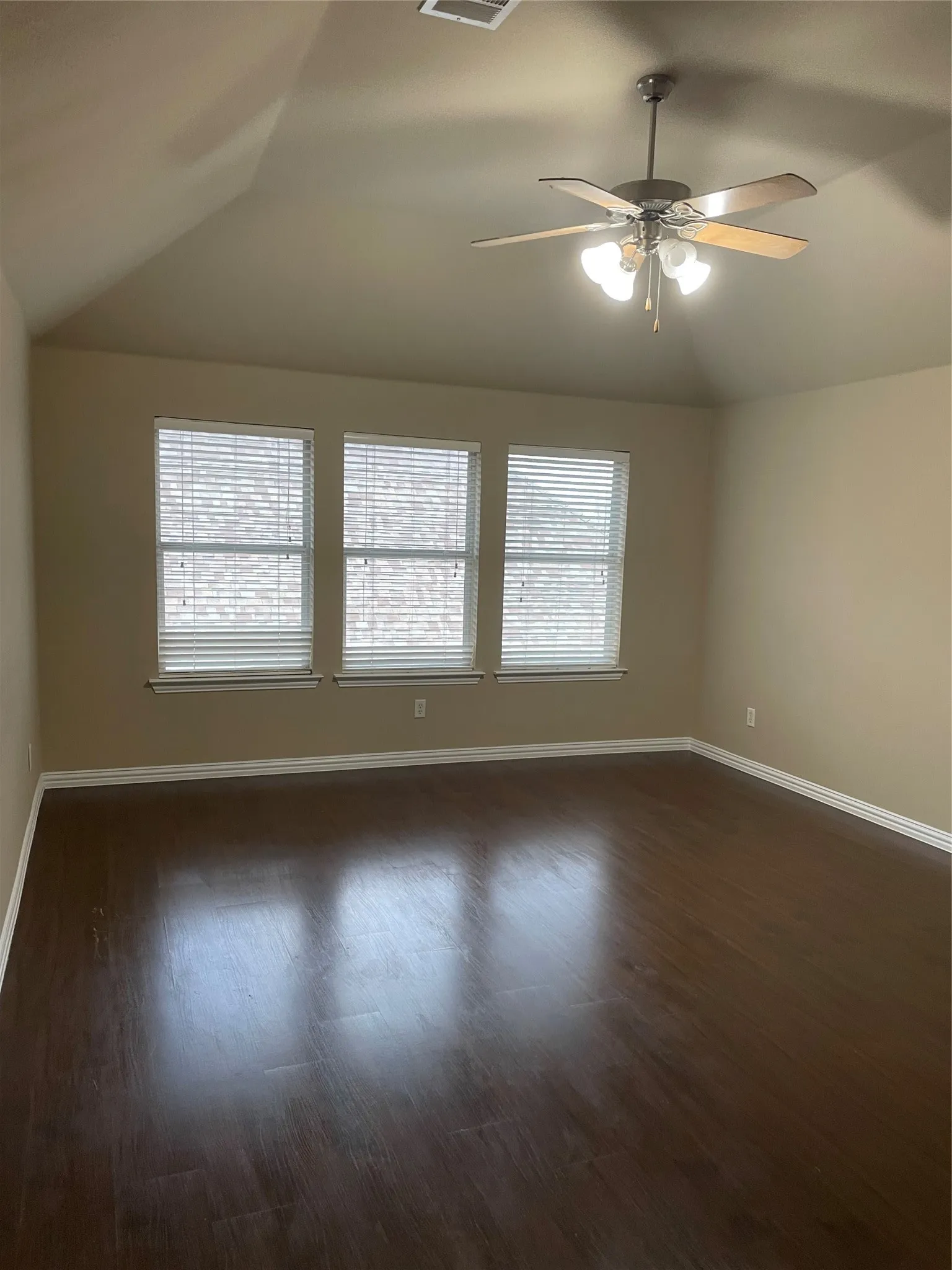 Single Family Residence For Rent in Collin County , 3712 Landsdowne Drive, Mc Kinney, Texas 75072, 5 Bedroom, 3 Bathroom, 2 Garage spaces, 2,939 Sqft, built in 2006, mls#21404178, Real Estate Agent in Mc Kinney, Homes For Rent in Collin county, Homes For Rent in Mc Kinney, Realtor in Mc Kinney Texas, Real Estate Brokerage Independent Realty Texas, Luminita Cordes Realtor