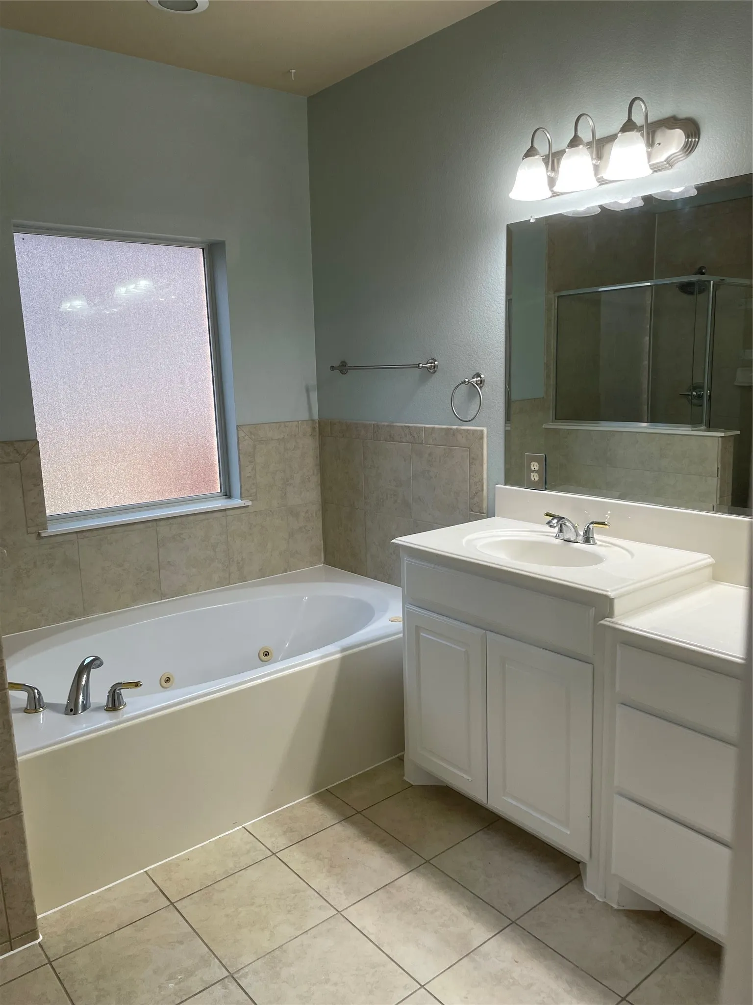 Single Family Residence For Rent in Collin County , 3712 Landsdowne Drive, Mc Kinney, Texas 75072, 5 Bedroom, 3 Bathroom, 2 Garage spaces, 2,939 Sqft, built in 2006, mls#21404178, Real Estate Agent in Mc Kinney, Homes For Rent in Collin county, Homes For Rent in Mc Kinney, Realtor in Mc Kinney Texas, Real Estate Brokerage Independent Realty Texas, Luminita Cordes Realtor