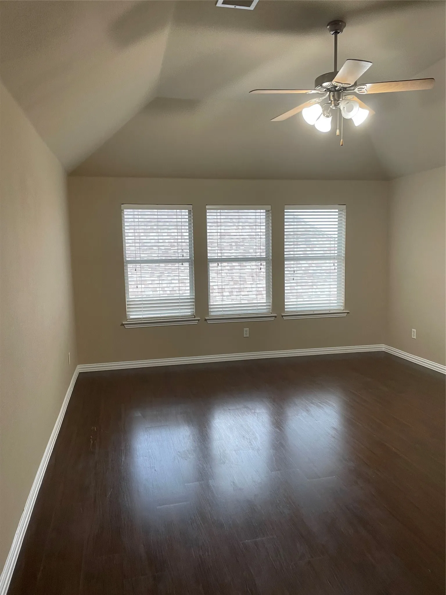 Single Family Residence For Rent in Collin County , 3712 Landsdowne Drive, Mc Kinney, Texas 75072, 5 Bedroom, 3 Bathroom, 2 Garage spaces, 2,939 Sqft, built in 2006, mls#21404178, Real Estate Agent in Mc Kinney, Homes For Rent in Collin county, Homes For Rent in Mc Kinney, Realtor in Mc Kinney Texas, Real Estate Brokerage Independent Realty Texas, Luminita Cordes Realtor