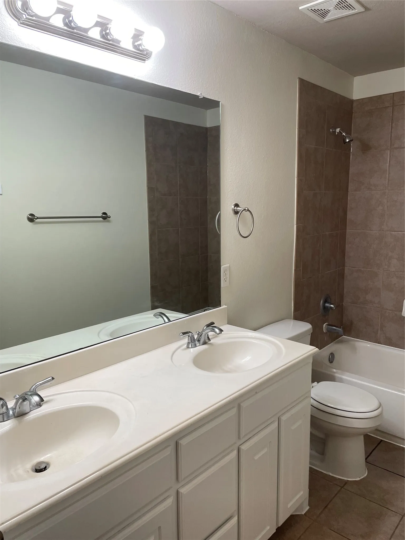 Single Family Residence For Rent in Collin County , 3712 Landsdowne Drive, Mc Kinney, Texas 75072, 5 Bedroom, 3 Bathroom, 2 Garage spaces, 2,939 Sqft, built in 2006, mls#21404178, Real Estate Agent in Mc Kinney, Homes For Rent in Collin county, Homes For Rent in Mc Kinney, Realtor in Mc Kinney Texas, Real Estate Brokerage Independent Realty Texas, Luminita Cordes Realtor