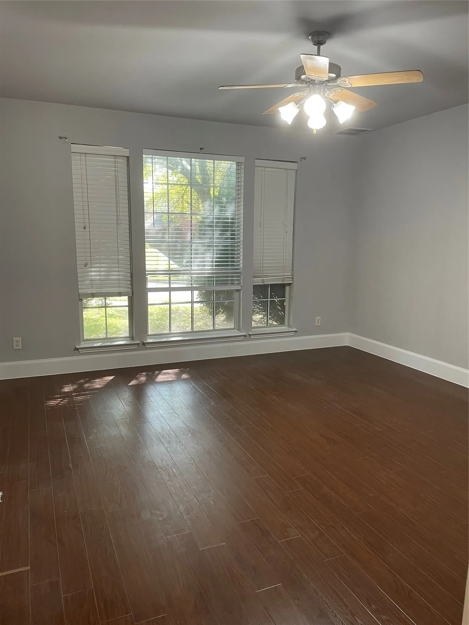 Single Family Residence For Rent in Collin County , 3712 Landsdowne Drive, Mc Kinney, Texas 75072, 5 Bedroom, 3 Bathroom, 2 Garage spaces, 2,939 Sqft, built in 2006, mls#21404178, Real Estate Agent in Mc Kinney, Homes For Rent in Collin county, Homes For Rent in Mc Kinney, Realtor in Mc Kinney Texas, Real Estate Brokerage Independent Realty Texas, Luminita Cordes Realtor