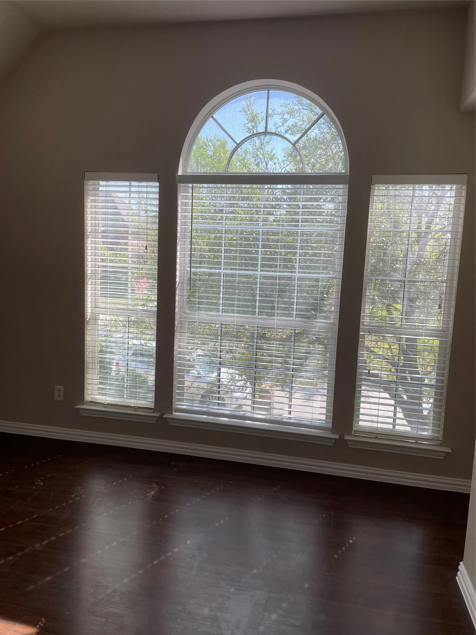 Single Family Residence For Rent in Collin County , 3712 Landsdowne Drive, Mc Kinney, Texas 75072, 5 Bedroom, 3 Bathroom, 2 Garage spaces, 2,939 Sqft, built in 2006, mls#21404178, Real Estate Agent in Mc Kinney, Homes For Rent in Collin county, Homes For Rent in Mc Kinney, Realtor in Mc Kinney Texas, Real Estate Brokerage Independent Realty Texas, Luminita Cordes Realtor
