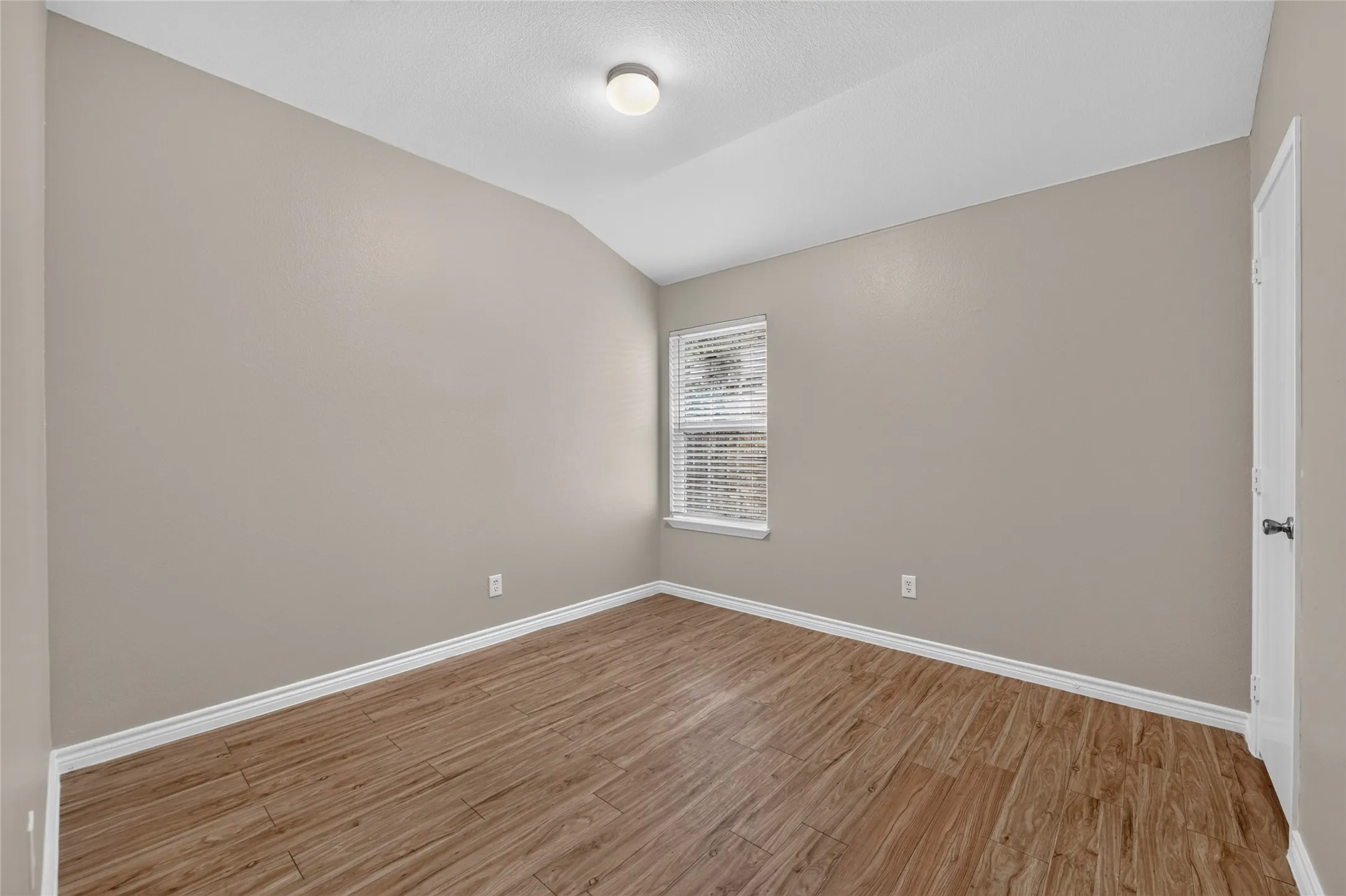 Single Family Residence For Rent in Tarrant County , 756 River Garden Drive, Fort Worth, Texas 76114, 3 Bedroom, 2 Bathroom, 1 Garage spaces, 1,274 Sqft, built in 2006, mls#21404177, Real Estate Agent in Fort Worth, Homes For Rent in Tarrant county, Homes For Rent in Fort Worth, Realtor in Fort Worth Texas, Real Estate Brokerage Independent Realty Texas, Luminita Cordes Realtor
