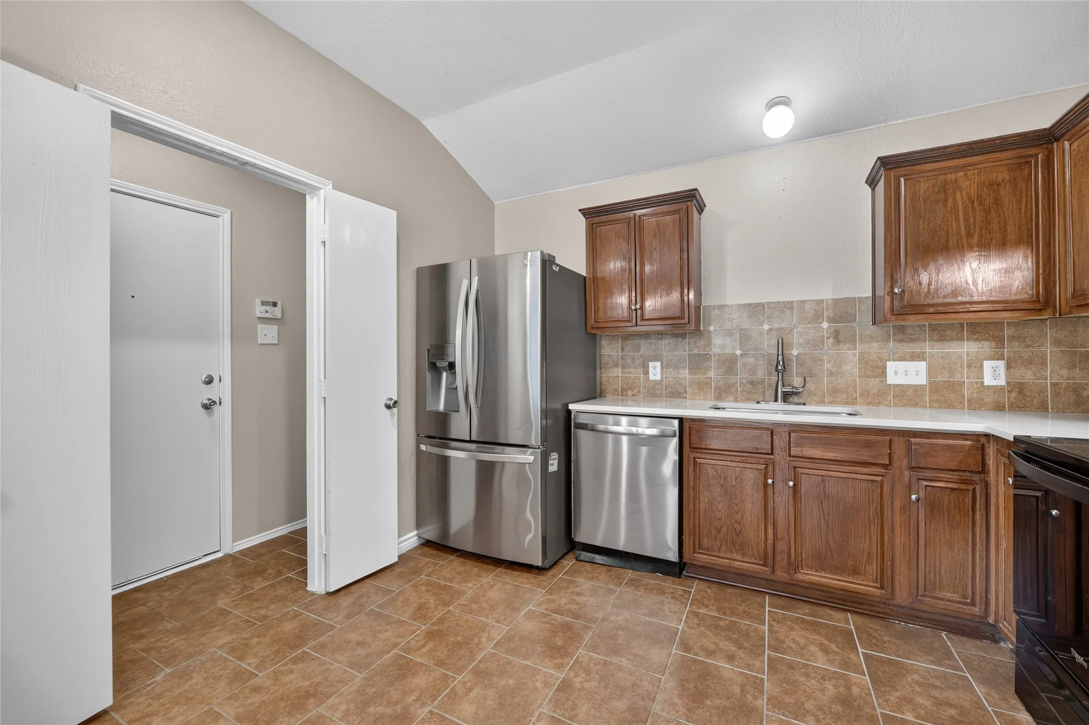 Single Family Residence For Rent in Tarrant County , 756 River Garden Drive, Fort Worth, Texas 76114, 3 Bedroom, 2 Bathroom, 1 Garage spaces, 1,274 Sqft, built in 2006, mls#21404177, Real Estate Agent in Fort Worth, Homes For Rent in Tarrant county, Homes For Rent in Fort Worth, Realtor in Fort Worth Texas, Real Estate Brokerage Independent Realty Texas, Luminita Cordes Realtor
