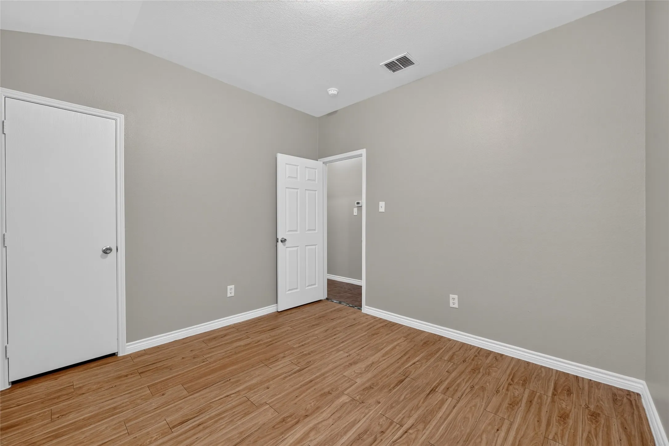 Single Family Residence For Rent in Tarrant County , 756 River Garden Drive, Fort Worth, Texas 76114, 3 Bedroom, 2 Bathroom, 1 Garage spaces, 1,274 Sqft, built in 2006, mls#21404177, Real Estate Agent in Fort Worth, Homes For Rent in Tarrant county, Homes For Rent in Fort Worth, Realtor in Fort Worth Texas, Real Estate Brokerage Independent Realty Texas, Luminita Cordes Realtor