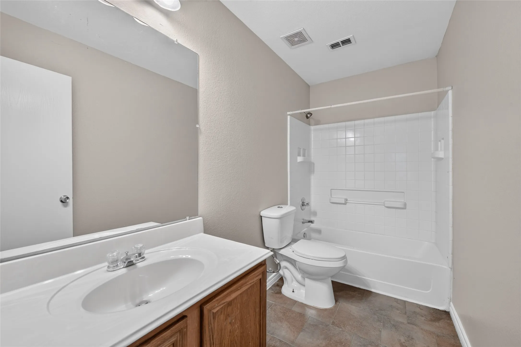 Single Family Residence For Rent in Tarrant County , 756 River Garden Drive, Fort Worth, Texas 76114, 3 Bedroom, 2 Bathroom, 1 Garage spaces, 1,274 Sqft, built in 2006, mls#21404177, Real Estate Agent in Fort Worth, Homes For Rent in Tarrant county, Homes For Rent in Fort Worth, Realtor in Fort Worth Texas, Real Estate Brokerage Independent Realty Texas, Luminita Cordes Realtor