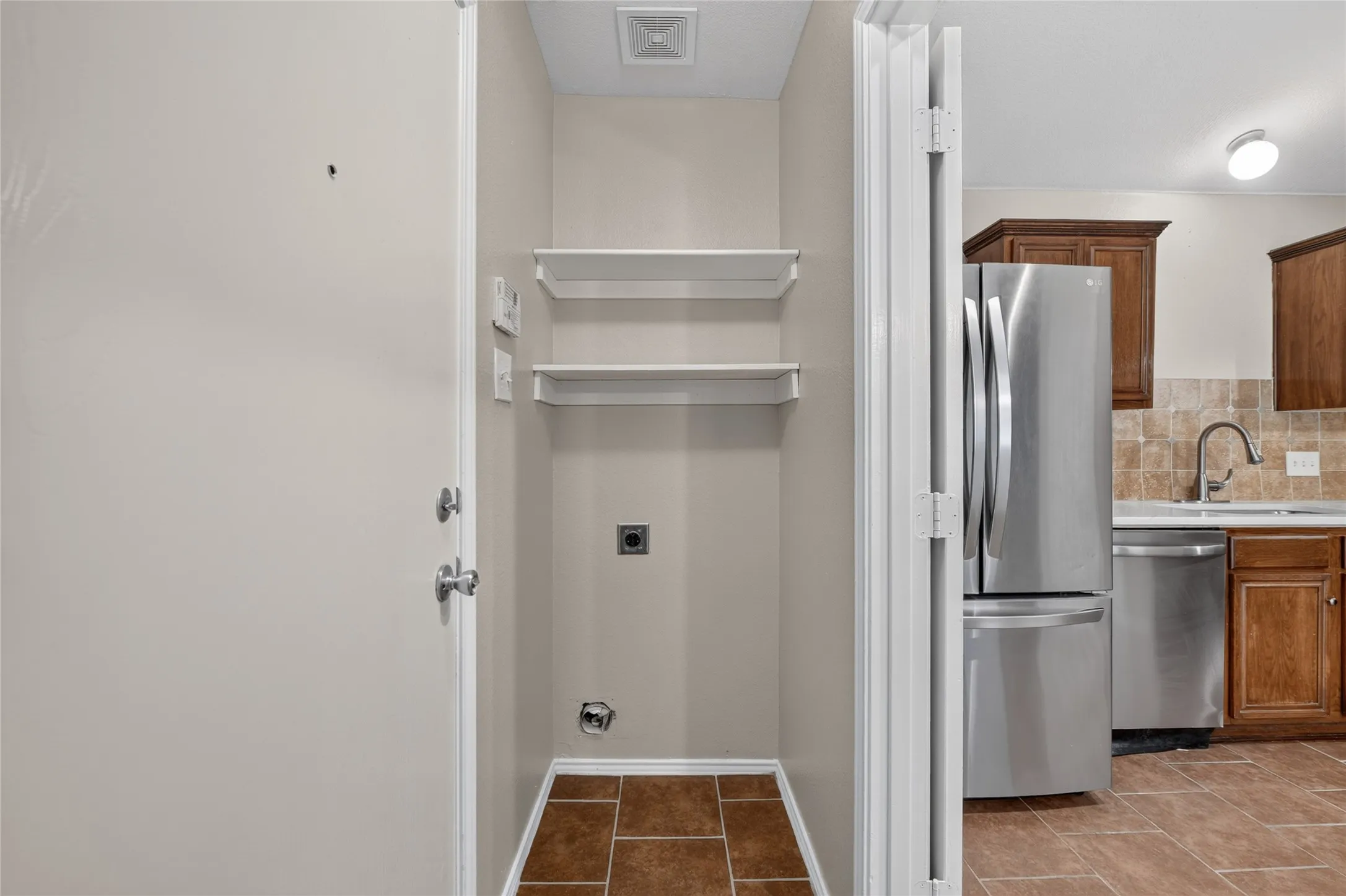 Single Family Residence For Rent in Tarrant County , 756 River Garden Drive, Fort Worth, Texas 76114, 3 Bedroom, 2 Bathroom, 1 Garage spaces, 1,274 Sqft, built in 2006, mls#21404177, Real Estate Agent in Fort Worth, Homes For Rent in Tarrant county, Homes For Rent in Fort Worth, Realtor in Fort Worth Texas, Real Estate Brokerage Independent Realty Texas, Luminita Cordes Realtor