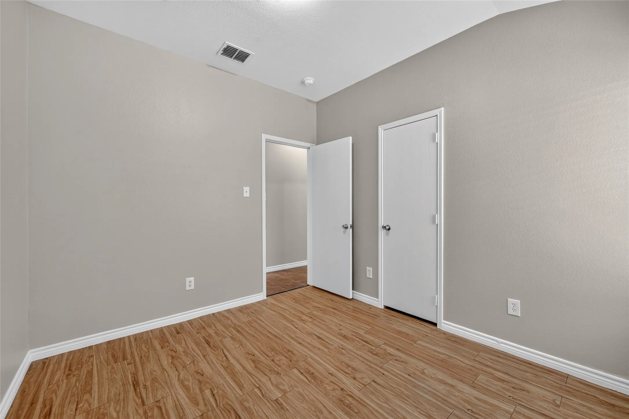 Single Family Residence For Rent in Tarrant County , 756 River Garden Drive, Fort Worth, Texas 76114, 3 Bedroom, 2 Bathroom, 1 Garage spaces, 1,274 Sqft, built in 2006, mls#21404177, Real Estate Agent in Fort Worth, Homes For Rent in Tarrant county, Homes For Rent in Fort Worth, Realtor in Fort Worth Texas, Real Estate Brokerage Independent Realty Texas, Luminita Cordes Realtor