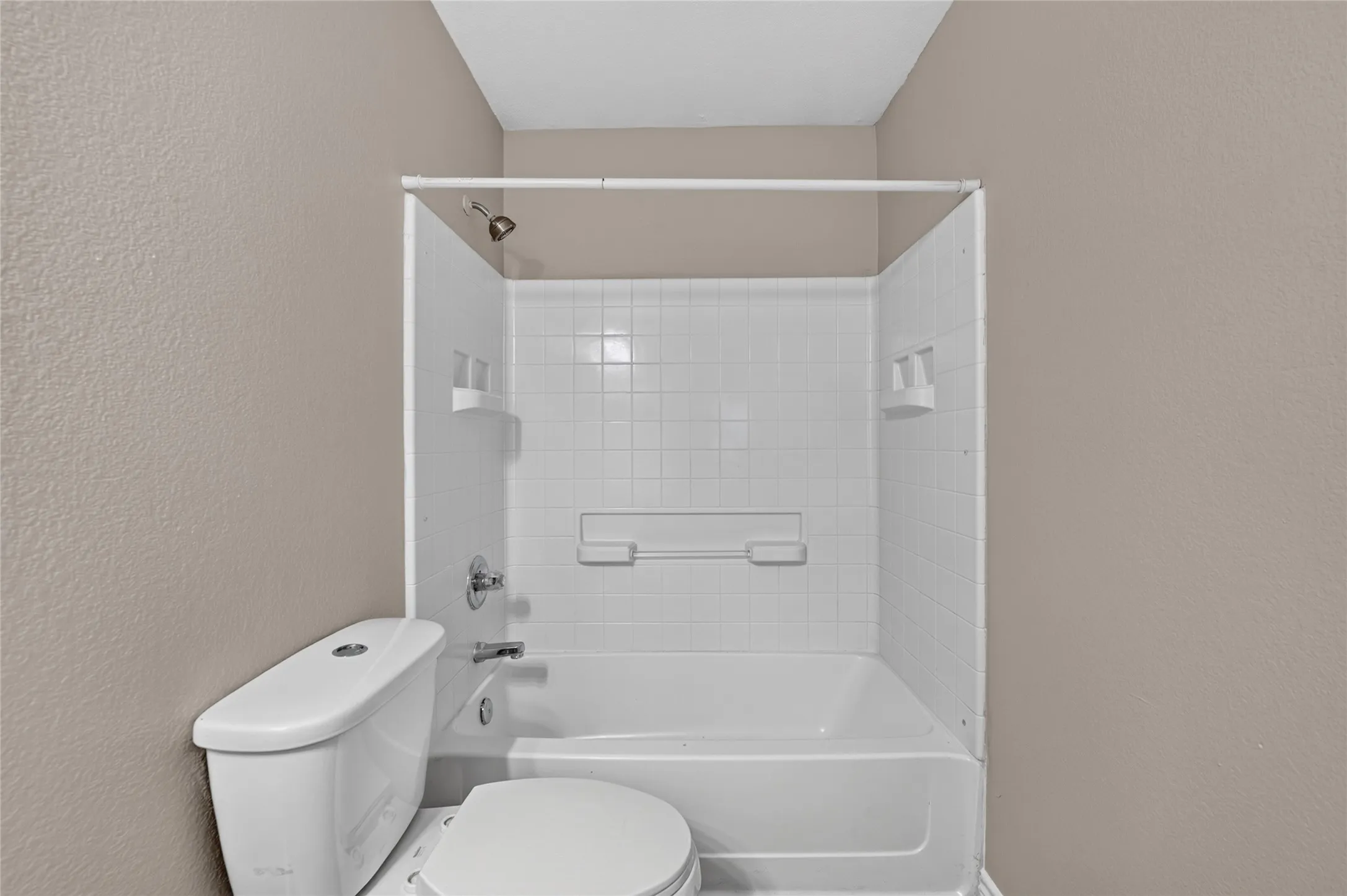 Single Family Residence For Rent in Tarrant County , 756 River Garden Drive, Fort Worth, Texas 76114, 3 Bedroom, 2 Bathroom, 1 Garage spaces, 1,274 Sqft, built in 2006, mls#21404177, Real Estate Agent in Fort Worth, Homes For Rent in Tarrant county, Homes For Rent in Fort Worth, Realtor in Fort Worth Texas, Real Estate Brokerage Independent Realty Texas, Luminita Cordes Realtor