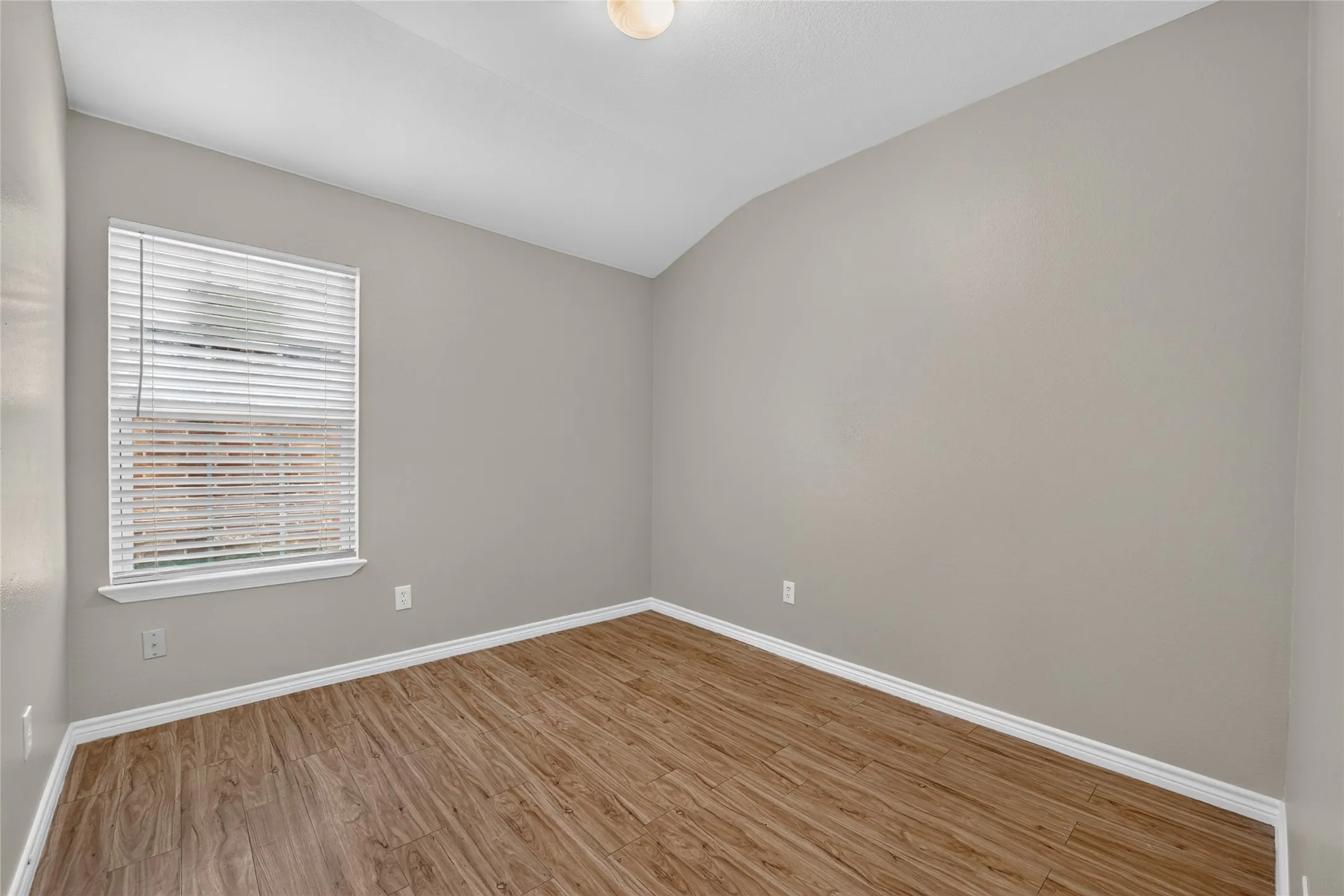 Single Family Residence For Rent in Tarrant County , 756 River Garden Drive, Fort Worth, Texas 76114, 3 Bedroom, 2 Bathroom, 1 Garage spaces, 1,274 Sqft, built in 2006, mls#21404177, Real Estate Agent in Fort Worth, Homes For Rent in Tarrant county, Homes For Rent in Fort Worth, Realtor in Fort Worth Texas, Real Estate Brokerage Independent Realty Texas, Luminita Cordes Realtor