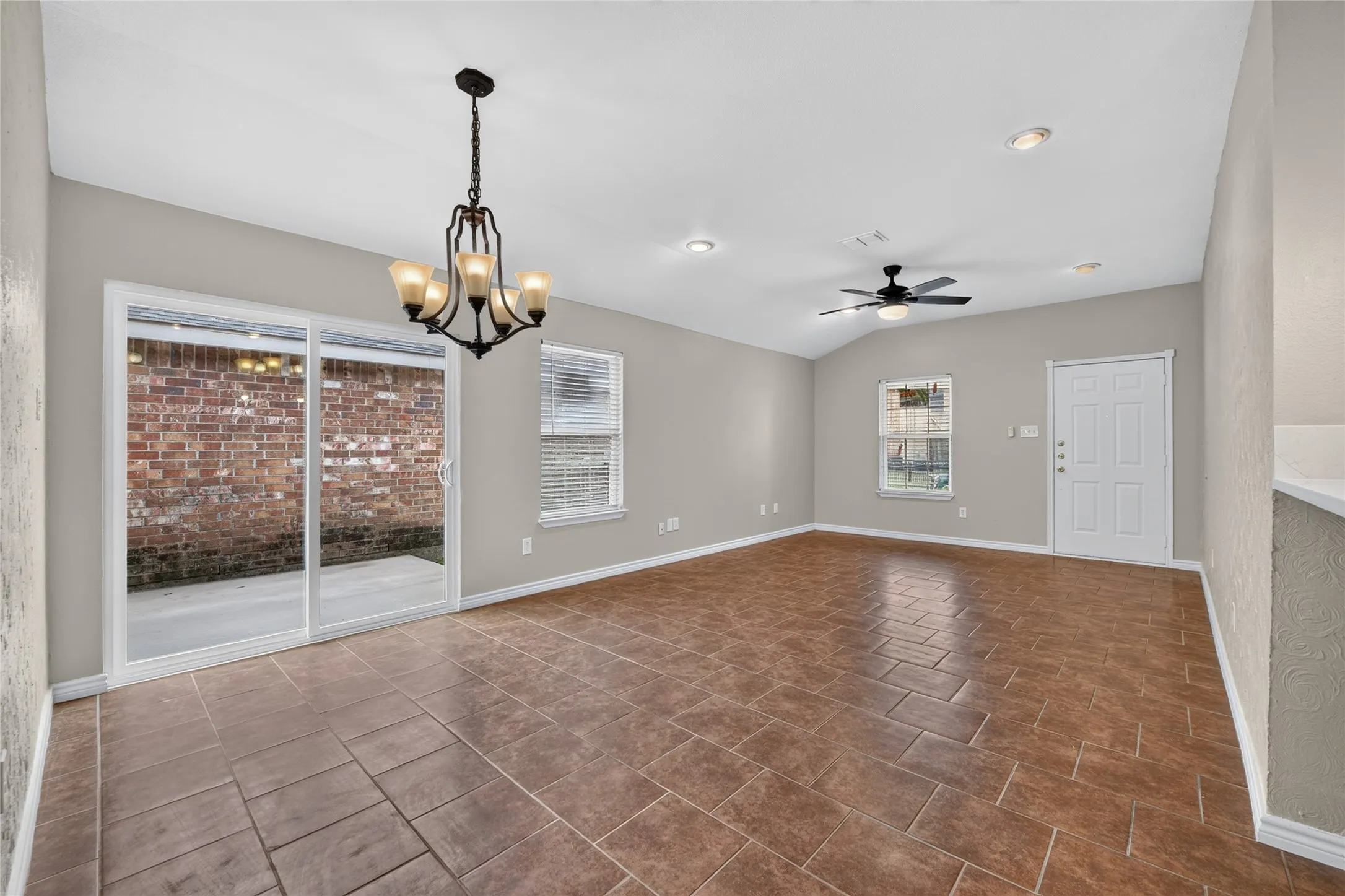 Single Family Residence For Rent in Tarrant County , 756 River Garden Drive, Fort Worth, Texas 76114, 3 Bedroom, 2 Bathroom, 1 Garage spaces, 1,274 Sqft, built in 2006, mls#21404177, Real Estate Agent in Fort Worth, Homes For Rent in Tarrant county, Homes For Rent in Fort Worth, Realtor in Fort Worth Texas, Real Estate Brokerage Independent Realty Texas, Luminita Cordes Realtor