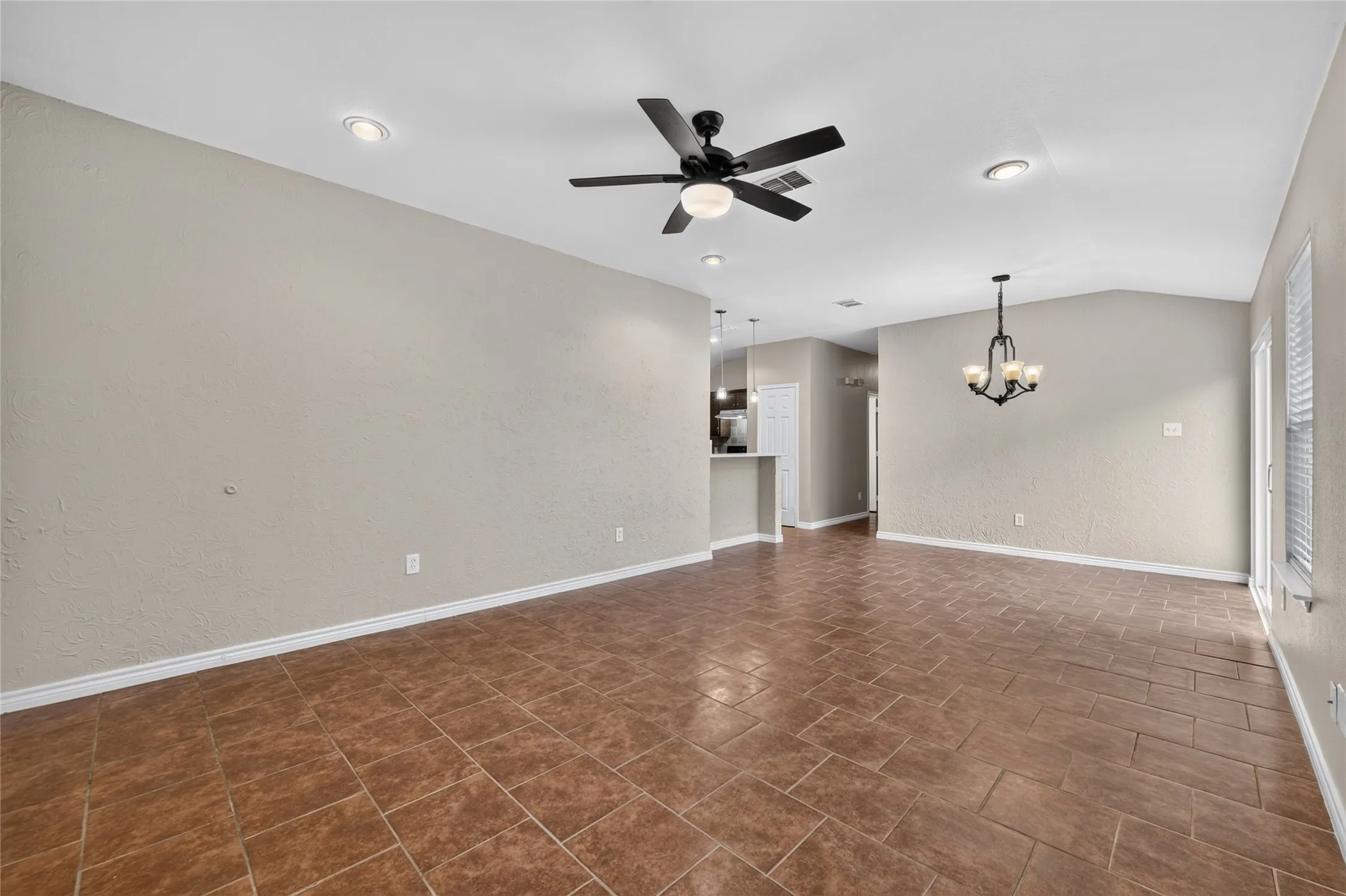 Single Family Residence For Rent in Tarrant County , 756 River Garden Drive, Fort Worth, Texas 76114, 3 Bedroom, 2 Bathroom, 1 Garage spaces, 1,274 Sqft, built in 2006, mls#21404177, Real Estate Agent in Fort Worth, Homes For Rent in Tarrant county, Homes For Rent in Fort Worth, Realtor in Fort Worth Texas, Real Estate Brokerage Independent Realty Texas, Luminita Cordes Realtor