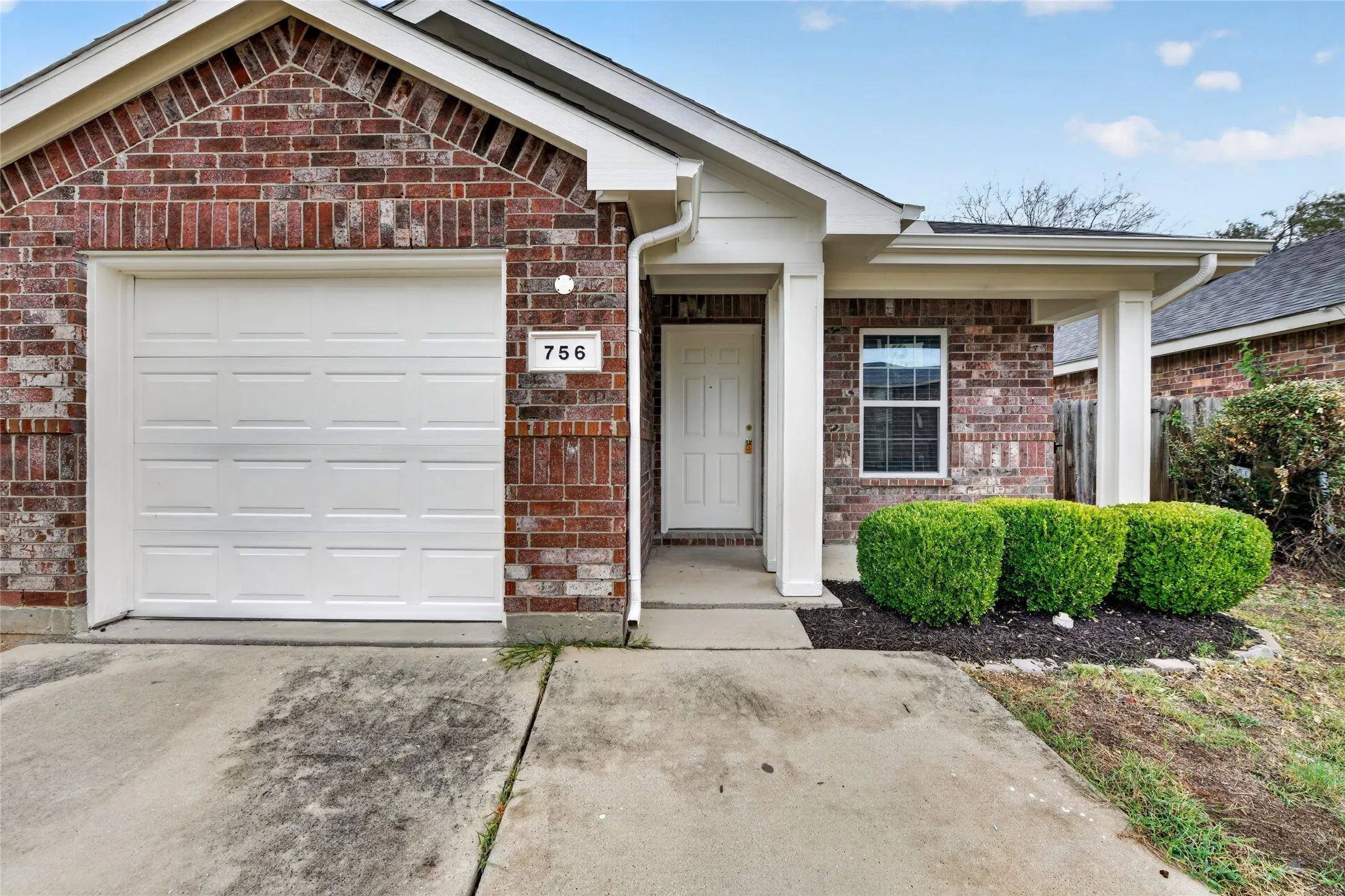 Single Family Residence For Rent in Tarrant County , 756 River Garden Drive, Fort Worth, Texas 76114, 3 Bedroom, 2 Bathroom, 1 Garage spaces, 1,274 Sqft, built in 2006, mls#21404177, Real Estate Agent in Fort Worth, Homes For Rent in Tarrant county, Homes For Rent in Fort Worth, Realtor in Fort Worth Texas, Real Estate Brokerage Independent Realty Texas, Luminita Cordes Realtor