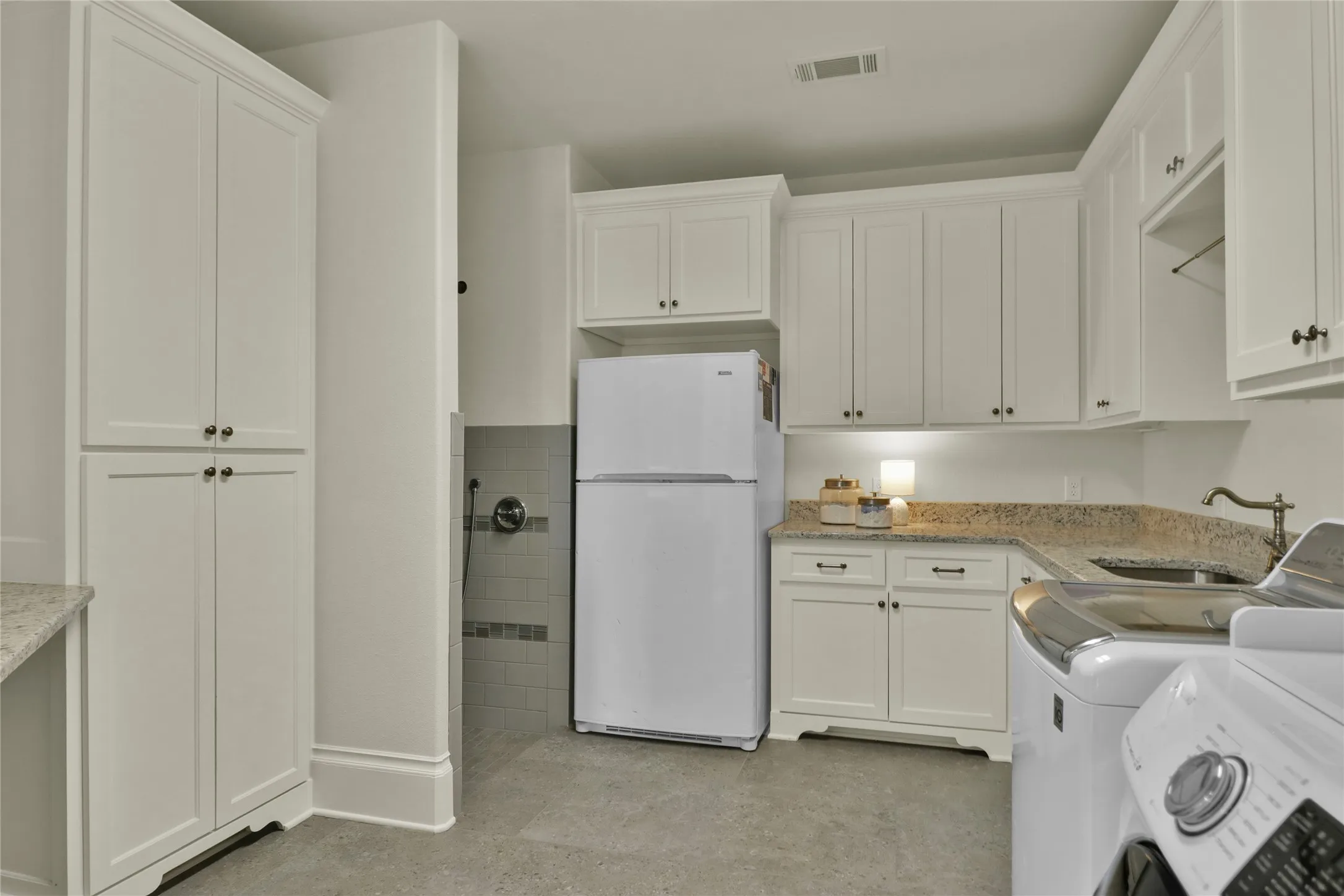 Single Family Residence For Sale in Denton County , 233 Hickory Ridge Court, Argyle, Texas 76226, 5 Bedroom, 6 Bathroom, 4 Garage spaces, 5,317 Sqft, built in 2016, mls#21402419, Real Estate Agent in Argyle, Homes For Sale in Denton county, Homes For Sale in Argyle, Realtor in Argyle Texas, Real Estate Brokerage Independent Realty Texas, Luminita Cordes Realtor