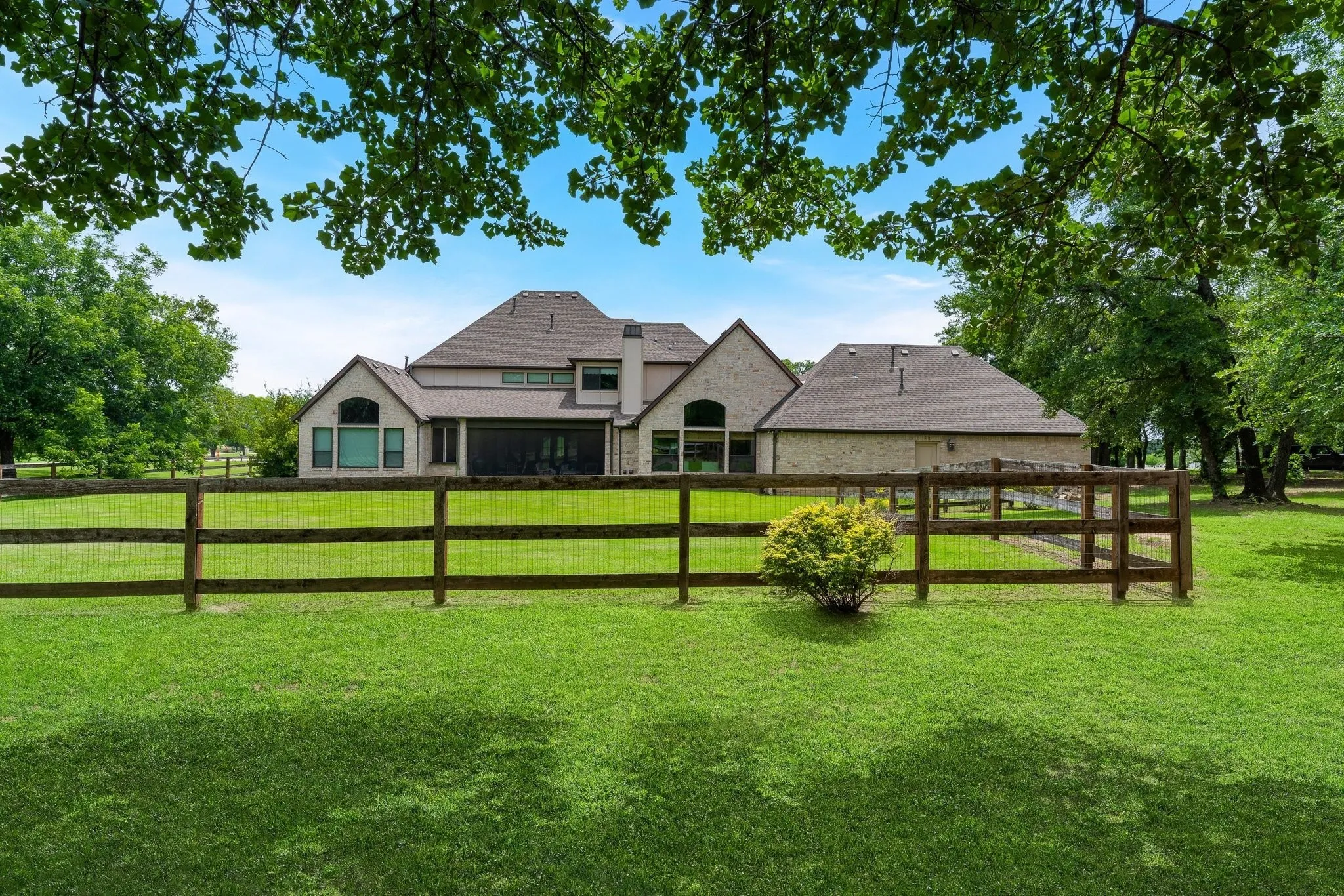 Single Family Residence For Sale in Denton County , 233 Hickory Ridge Court, Argyle, Texas 76226, 5 Bedroom, 6 Bathroom, 4 Garage spaces, 5,317 Sqft, built in 2016, mls#21402419, Real Estate Agent in Argyle, Homes For Sale in Denton county, Homes For Sale in Argyle, Realtor in Argyle Texas, Real Estate Brokerage Independent Realty Texas, Luminita Cordes Realtor