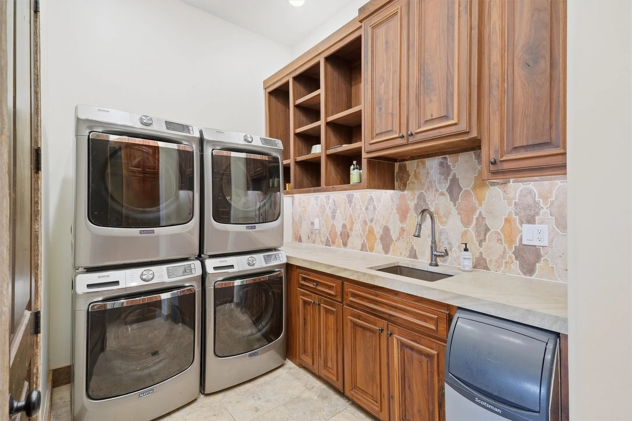 Condominium For Sale in Palo Pinto County , 1673 Scenic Drive 301, Graford, Texas 76449, 5 Bedroom, 6 Bathroom, 1 Garage spaces, 4,154 Sqft, built in 2020, mls#21403743, Real Estate Agent in Graford, Homes For Sale in Palo Pinto county, Homes For Sale in Graford, Realtor in Graford Texas, Real Estate Brokerage Independent Realty Texas, Luminita Cordes Realtor