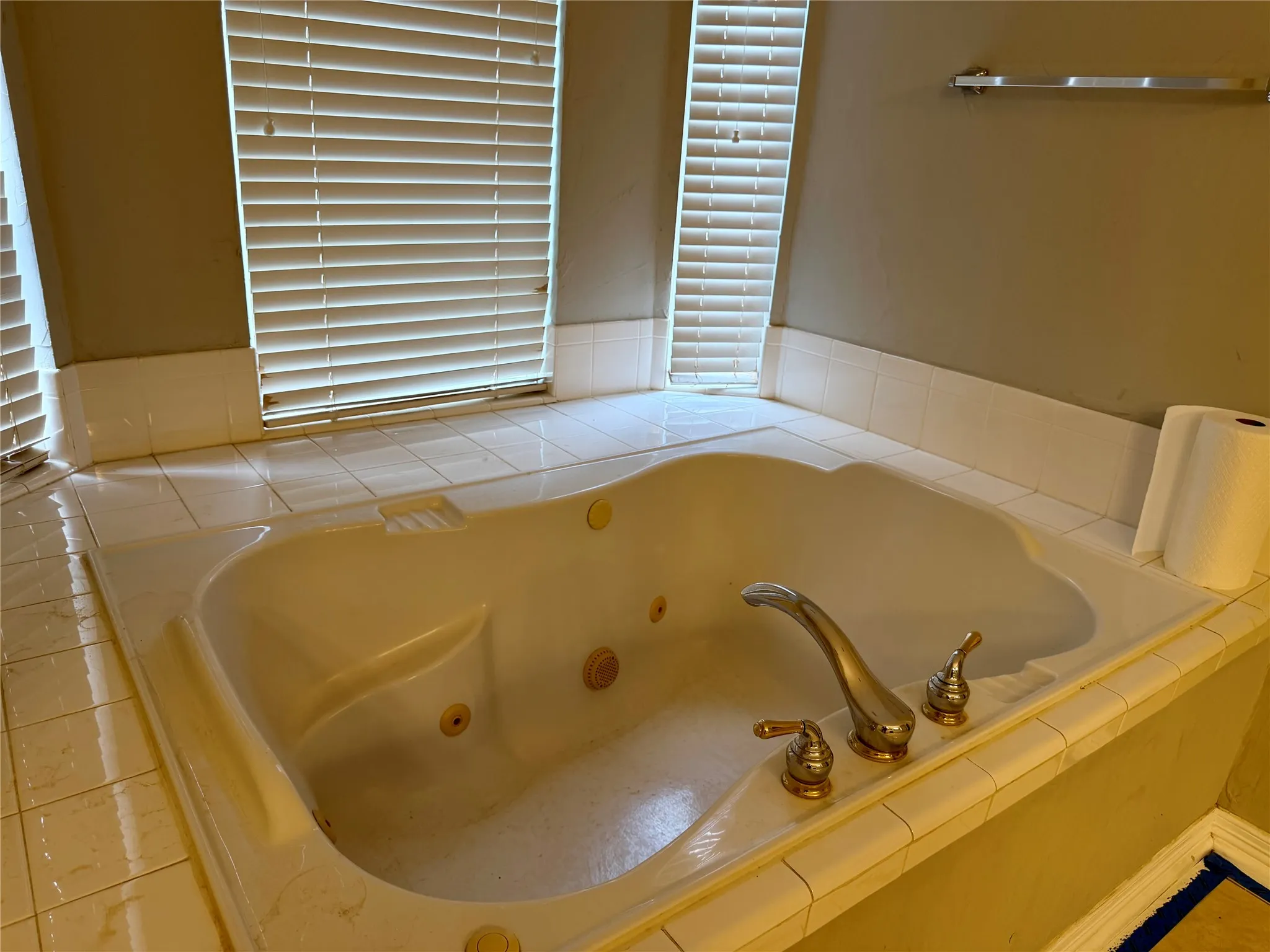 Jacuzzi tub