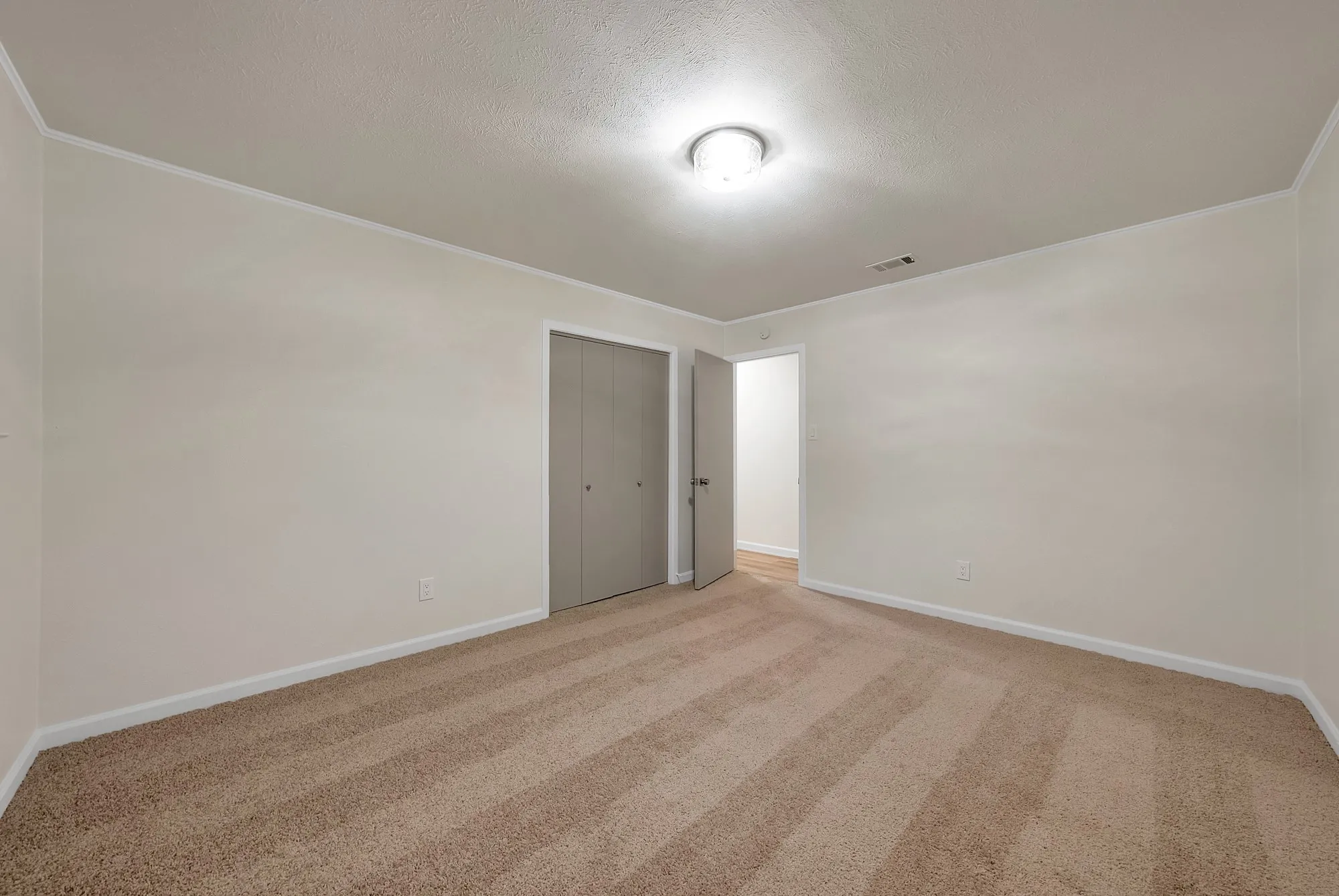 Single Family Residence For Sale in Dallas County , 3206 Griffiths Drive, Irving, Texas 75061, 3 Bedroom, 2 Bathroom, 2 Garage spaces, 1,314 Sqft, built in 1964, mls#21401157, Real Estate Agent in Irving, Homes For Sale in Dallas county, Homes For Sale in Irving, Realtor in Irving Texas, Real Estate Brokerage Independent Realty Texas, Luminita Cordes Realtor