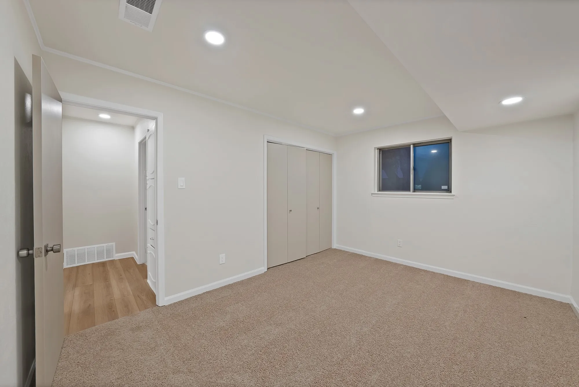 Single Family Residence For Sale in Dallas County , 3206 Griffiths Drive, Irving, Texas 75061, 3 Bedroom, 2 Bathroom, 2 Garage spaces, 1,314 Sqft, built in 1964, mls#21401157, Real Estate Agent in Irving, Homes For Sale in Dallas county, Homes For Sale in Irving, Realtor in Irving Texas, Real Estate Brokerage Independent Realty Texas, Luminita Cordes Realtor