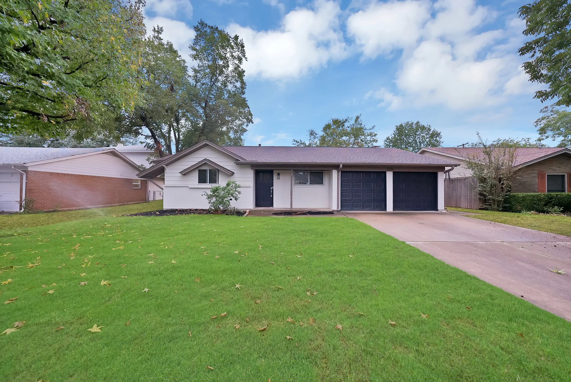 Single Family Residence For Sale in Dallas County , 3206 Griffiths Drive, Irving, Texas 75061, 3 Bedroom, 2 Bathroom, 2 Garage spaces, 1,314 Sqft, built in 1964, mls#21401157, Real Estate Agent in Irving, Homes For Sale in Dallas county, Homes For Sale in Irving, Realtor in Irving Texas, Real Estate Brokerage Independent Realty Texas, Luminita Cordes Realtor