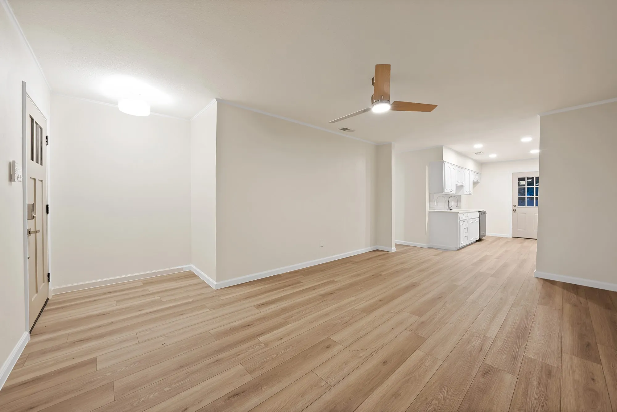 Single Family Residence For Sale in Dallas County , 3206 Griffiths Drive, Irving, Texas 75061, 3 Bedroom, 2 Bathroom, 2 Garage spaces, 1,314 Sqft, built in 1964, mls#21401157, Real Estate Agent in Irving, Homes For Sale in Dallas county, Homes For Sale in Irving, Realtor in Irving Texas, Real Estate Brokerage Independent Realty Texas, Luminita Cordes Realtor
