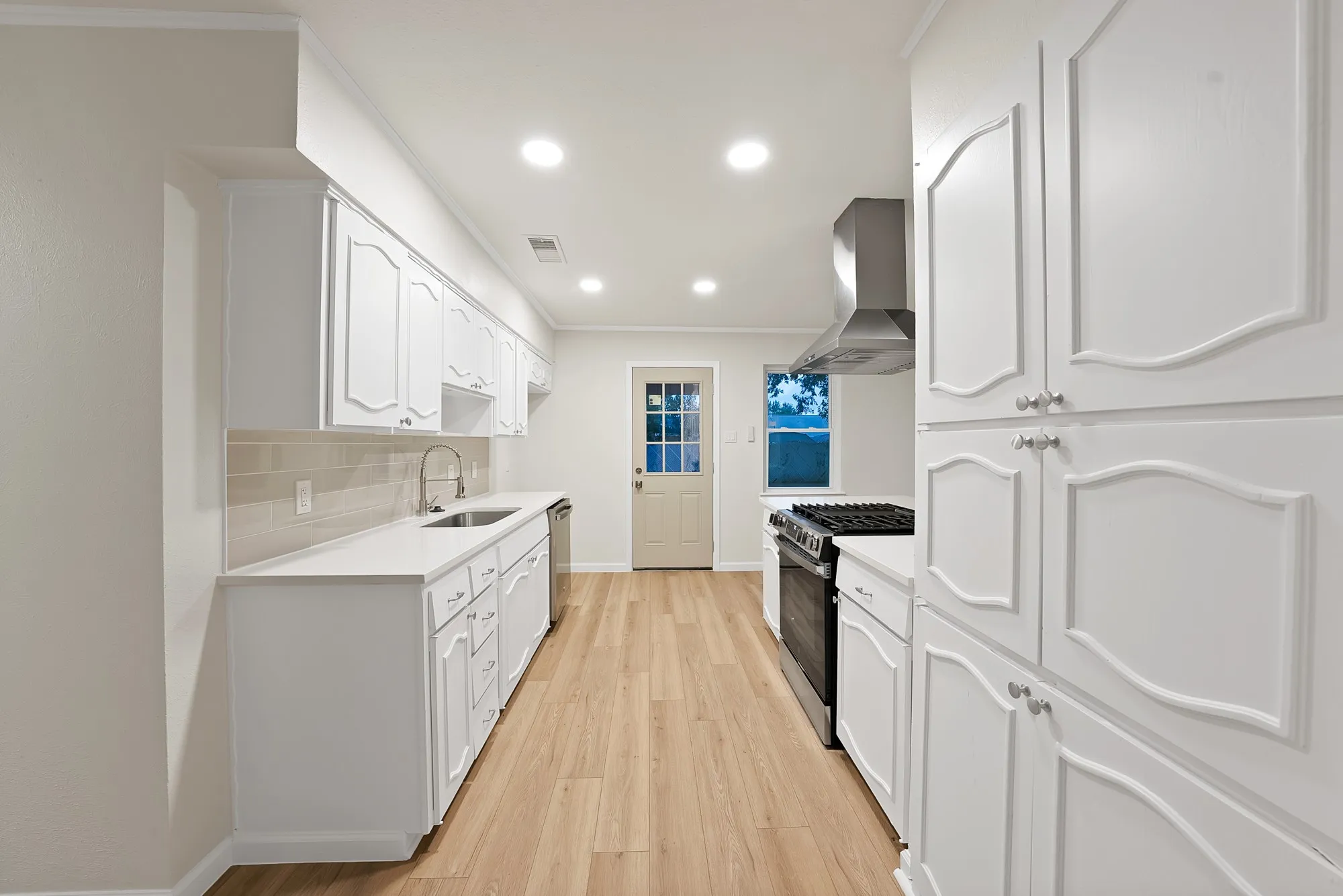 Single Family Residence For Sale in Dallas County , 3206 Griffiths Drive, Irving, Texas 75061, 3 Bedroom, 2 Bathroom, 2 Garage spaces, 1,314 Sqft, built in 1964, mls#21401157, Real Estate Agent in Irving, Homes For Sale in Dallas county, Homes For Sale in Irving, Realtor in Irving Texas, Real Estate Brokerage Independent Realty Texas, Luminita Cordes Realtor