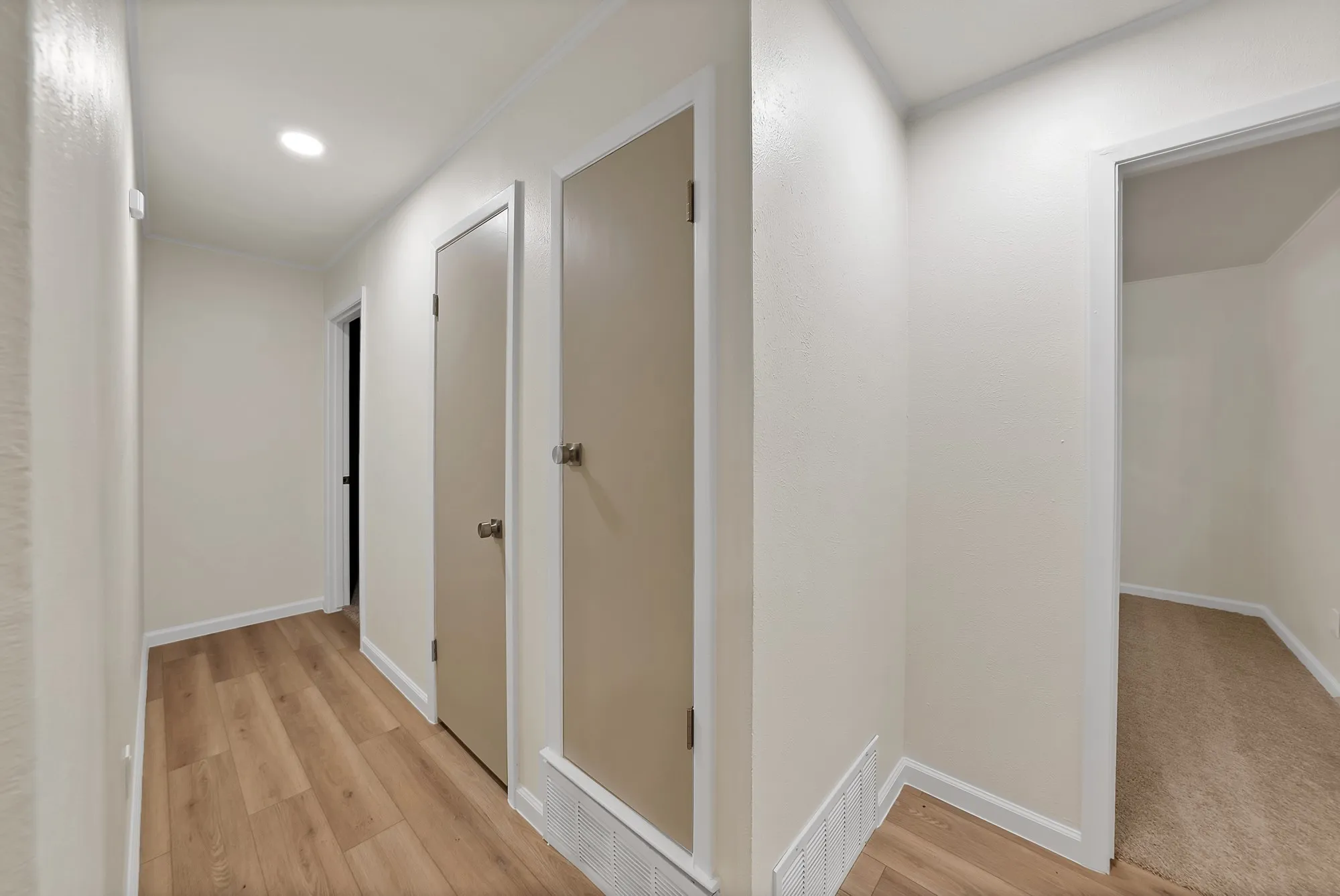 Single Family Residence For Sale in Dallas County , 3206 Griffiths Drive, Irving, Texas 75061, 3 Bedroom, 2 Bathroom, 2 Garage spaces, 1,314 Sqft, built in 1964, mls#21401157, Real Estate Agent in Irving, Homes For Sale in Dallas county, Homes For Sale in Irving, Realtor in Irving Texas, Real Estate Brokerage Independent Realty Texas, Luminita Cordes Realtor