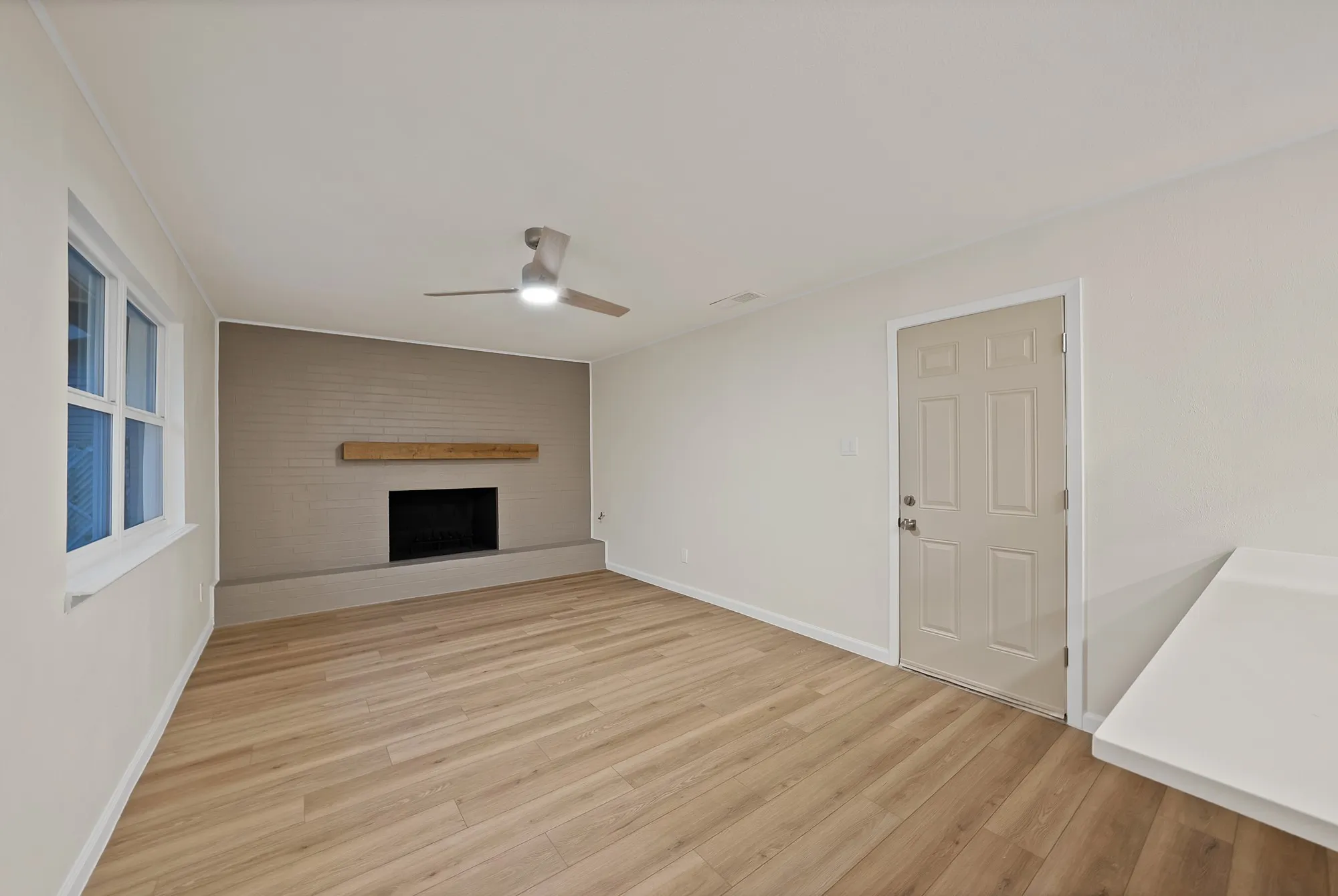 Single Family Residence For Sale in Dallas County , 3206 Griffiths Drive, Irving, Texas 75061, 3 Bedroom, 2 Bathroom, 2 Garage spaces, 1,314 Sqft, built in 1964, mls#21401157, Real Estate Agent in Irving, Homes For Sale in Dallas county, Homes For Sale in Irving, Realtor in Irving Texas, Real Estate Brokerage Independent Realty Texas, Luminita Cordes Realtor