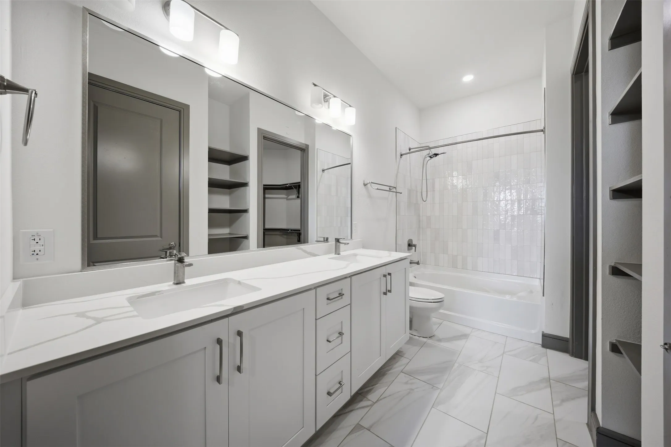 Dual vanity with undermount sinks and light-toned countertops