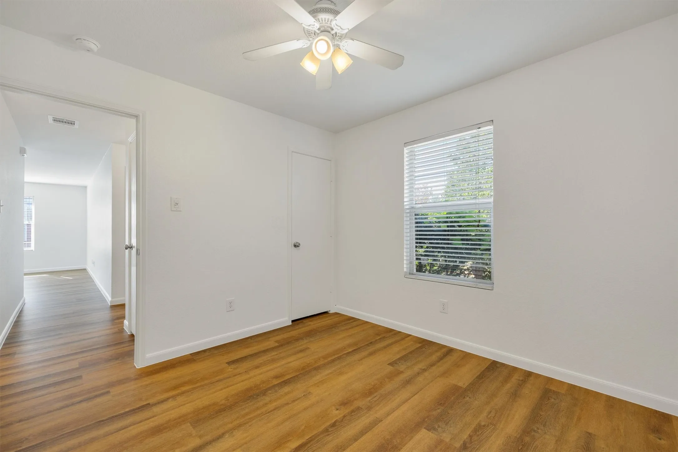 Single Family Residence For Sale in Collin County , 103 Charleston Drive, Anna, Texas 75409, 3 Bedroom, 2 Bathroom, 2 Garage spaces, 1,222 Sqft, built in 2003, mls#21404196, Real Estate Agent in Anna, Homes For Sale in Collin county, Homes For Sale in Anna, Realtor in Anna Texas, Real Estate Brokerage Independent Realty Texas, Luminita Cordes Realtor