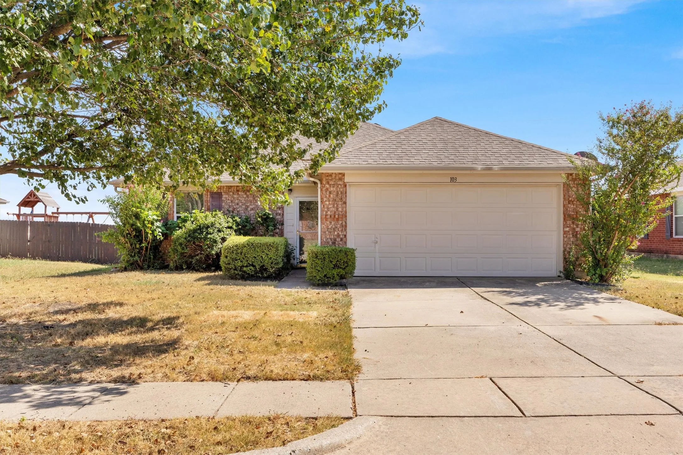Single Family Residence For Sale in Collin County , 103 Charleston Drive, Anna, Texas 75409, 3 Bedroom, 2 Bathroom, 2 Garage spaces, 1,222 Sqft, built in 2003, mls#21404196, Real Estate Agent in Anna, Homes For Sale in Collin county, Homes For Sale in Anna, Realtor in Anna Texas, Real Estate Brokerage Independent Realty Texas, Luminita Cordes Realtor