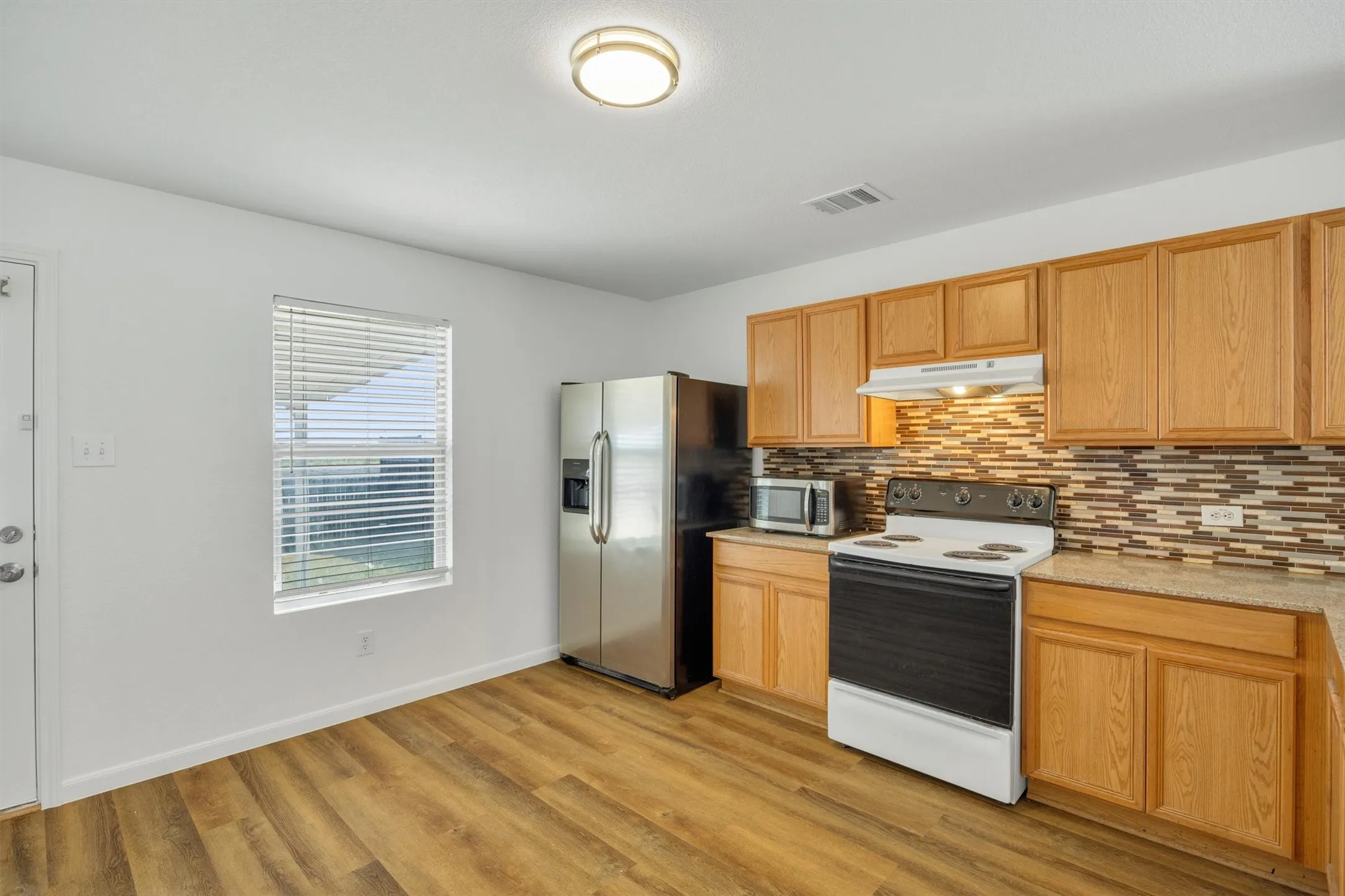 Single Family Residence For Sale in Collin County , 103 Charleston Drive, Anna, Texas 75409, 3 Bedroom, 2 Bathroom, 2 Garage spaces, 1,222 Sqft, built in 2003, mls#21404196, Real Estate Agent in Anna, Homes For Sale in Collin county, Homes For Sale in Anna, Realtor in Anna Texas, Real Estate Brokerage Independent Realty Texas, Luminita Cordes Realtor