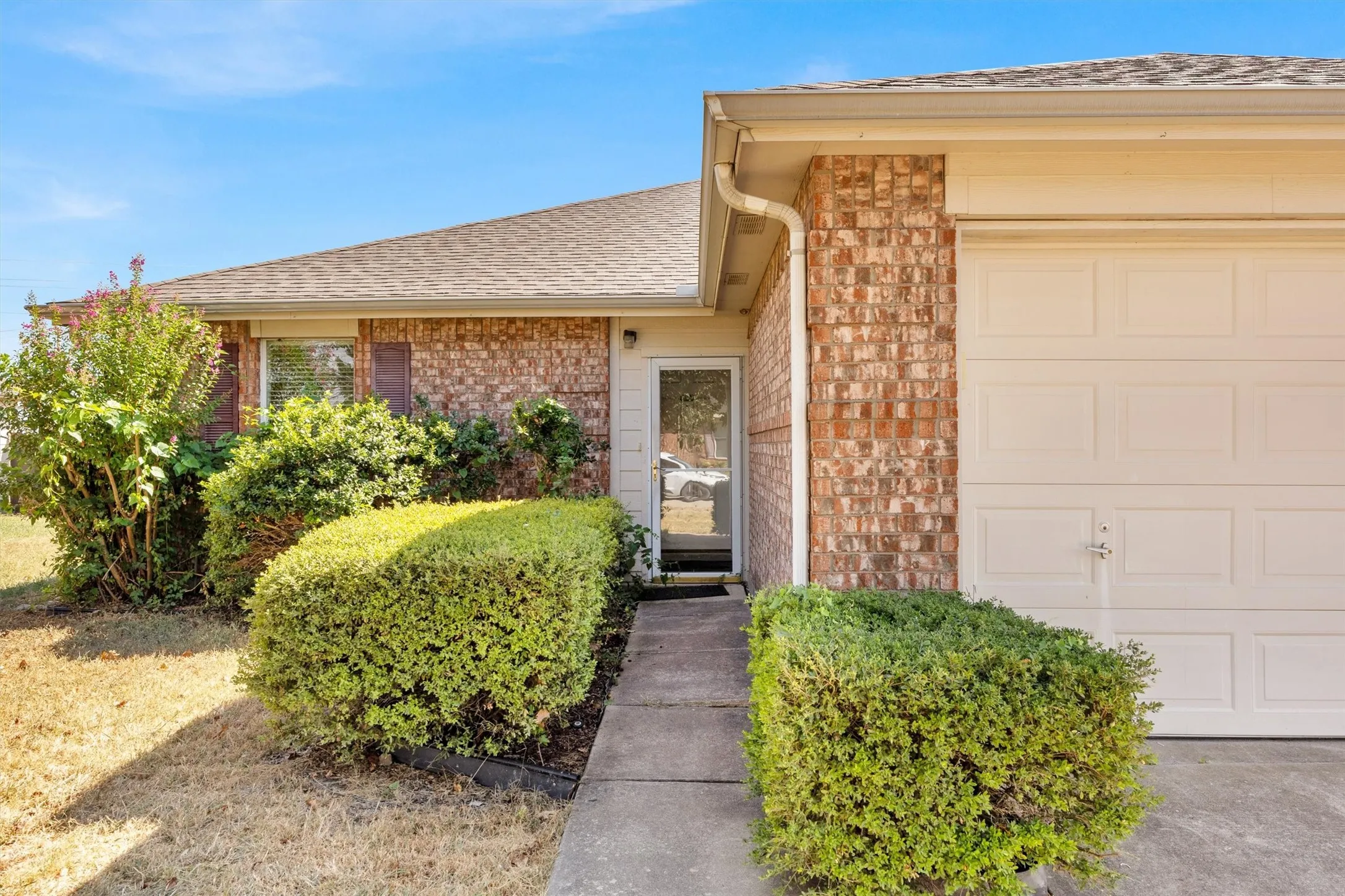 Single Family Residence For Sale in Collin County , 103 Charleston Drive, Anna, Texas 75409, 3 Bedroom, 2 Bathroom, 2 Garage spaces, 1,222 Sqft, built in 2003, mls#21404196, Real Estate Agent in Anna, Homes For Sale in Collin county, Homes For Sale in Anna, Realtor in Anna Texas, Real Estate Brokerage Independent Realty Texas, Luminita Cordes Realtor