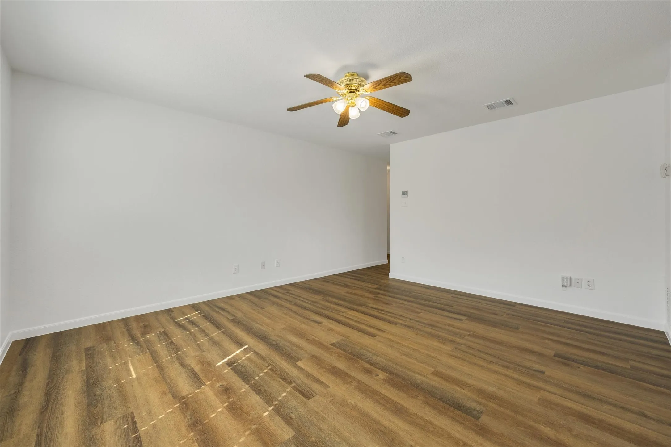 Single Family Residence For Sale in Collin County , 103 Charleston Drive, Anna, Texas 75409, 3 Bedroom, 2 Bathroom, 2 Garage spaces, 1,222 Sqft, built in 2003, mls#21404196, Real Estate Agent in Anna, Homes For Sale in Collin county, Homes For Sale in Anna, Realtor in Anna Texas, Real Estate Brokerage Independent Realty Texas, Luminita Cordes Realtor