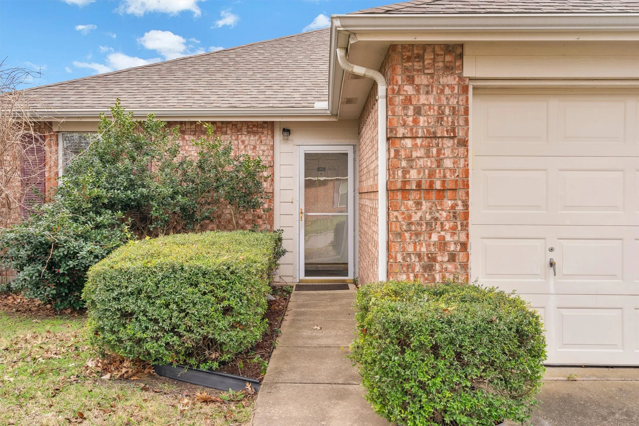 Single Family Residence For Sale in Collin County , 103 Charleston Drive, Anna, Texas 75409, 3 Bedroom, 2 Bathroom, 2 Garage spaces, 1,222 Sqft, built in 2003, mls#21404196, Real Estate Agent in Anna, Homes For Sale in Collin county, Homes For Sale in Anna, Realtor in Anna Texas, Real Estate Brokerage Independent Realty Texas, Luminita Cordes Realtor